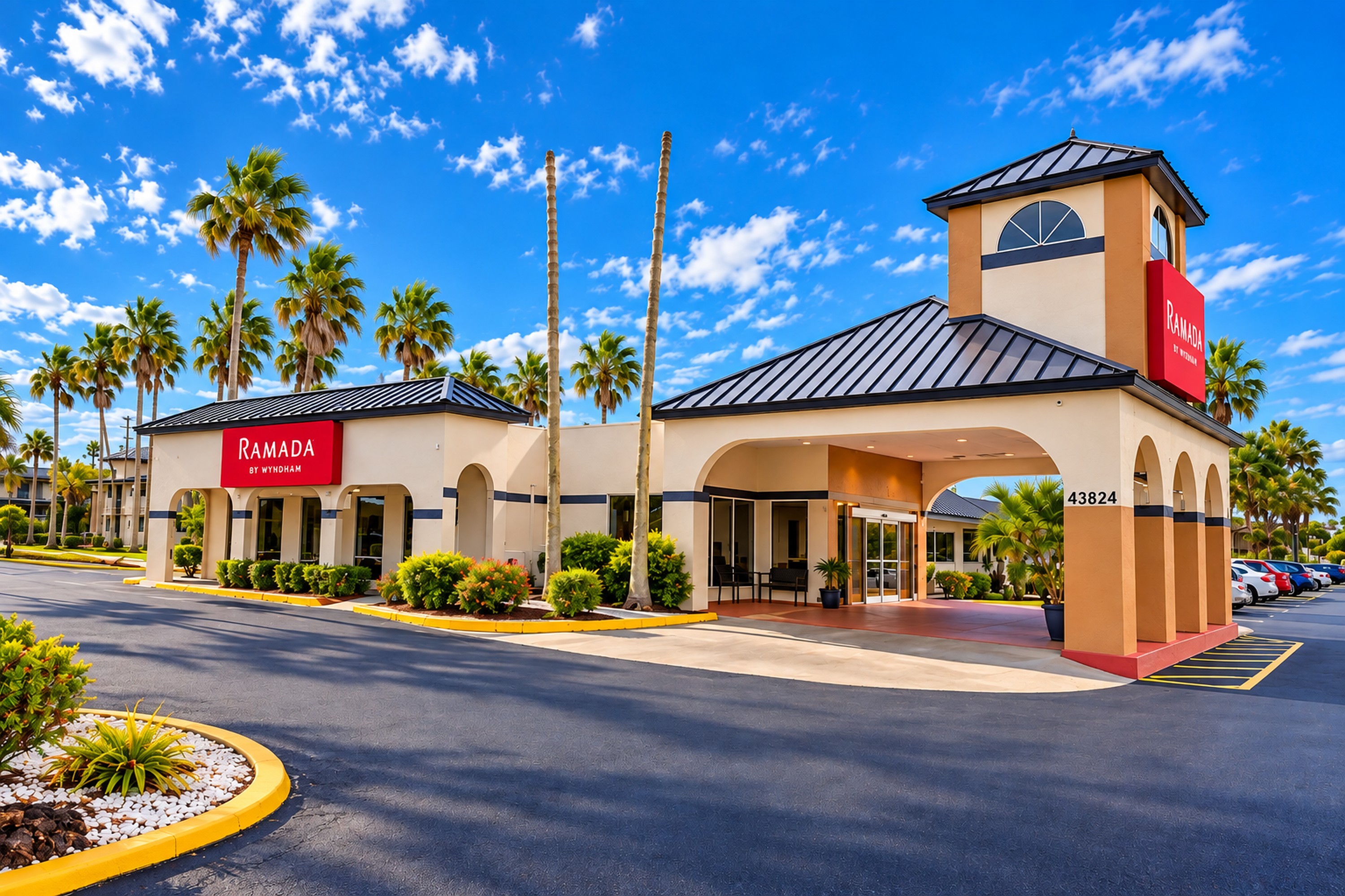 Exterior of Ramada by Wyndham Davenport Orlando South hotel in Davenport, Florida