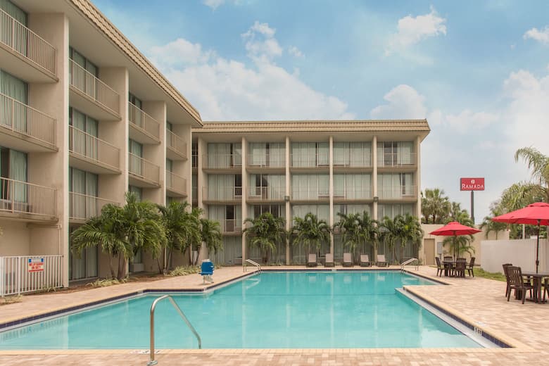 Ramada By Wyndham Hialeah Miami Airport North Hotels Fl 33012 Pool At The Ramada By Wyndham Hialeah Miami Airport North In Florida
