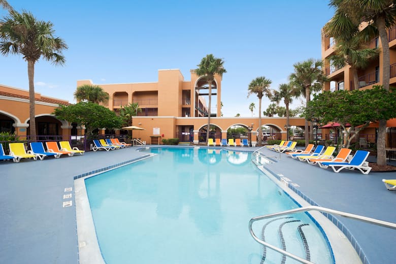 Ramada Kissimmee Downtown Hotel Hotels Fl 34741 Pool At The Ramada Kissimmee Downtown Hotel In Florida