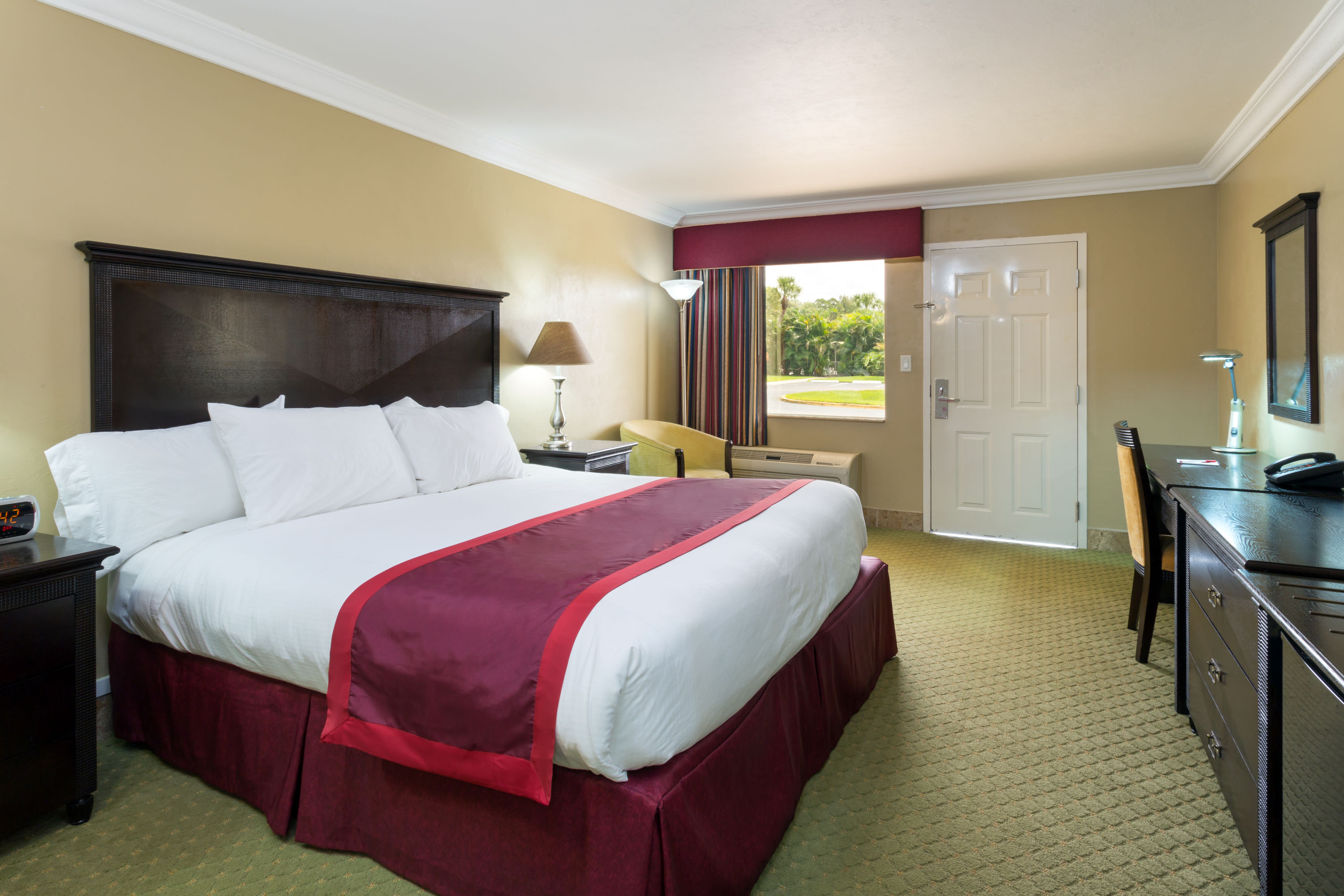 Guest room at the Ramada by Wyndham Lake Placid in Lake Placid, Florida