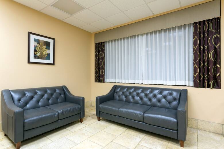 Ramada Lake Placid Hotels Fl 33852 Ramada Lake Placid Hotel Lobby In Florida