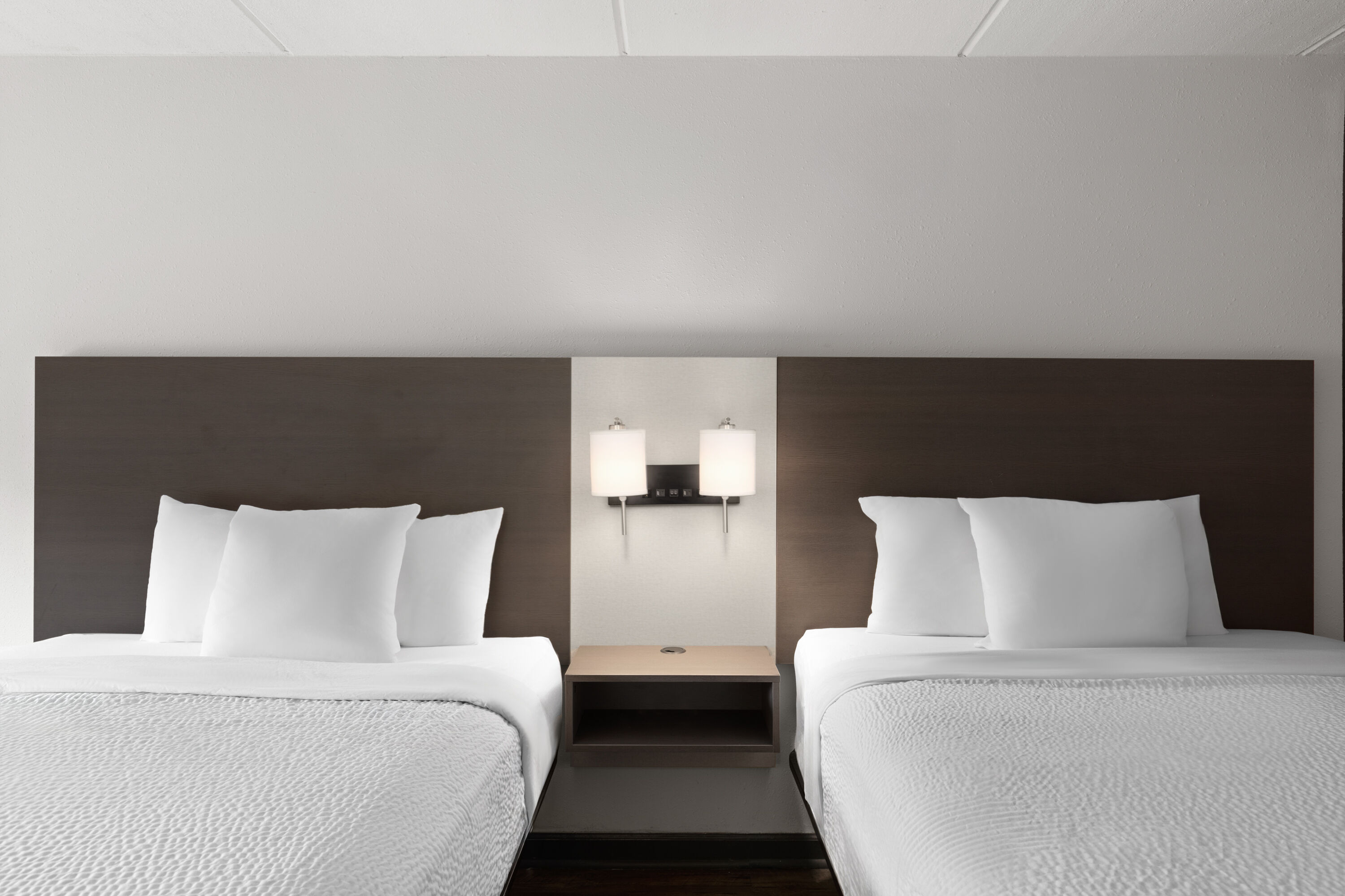 Guest room at the Ramada by Wyndham Bainbridge in Bainbridge, Georgia