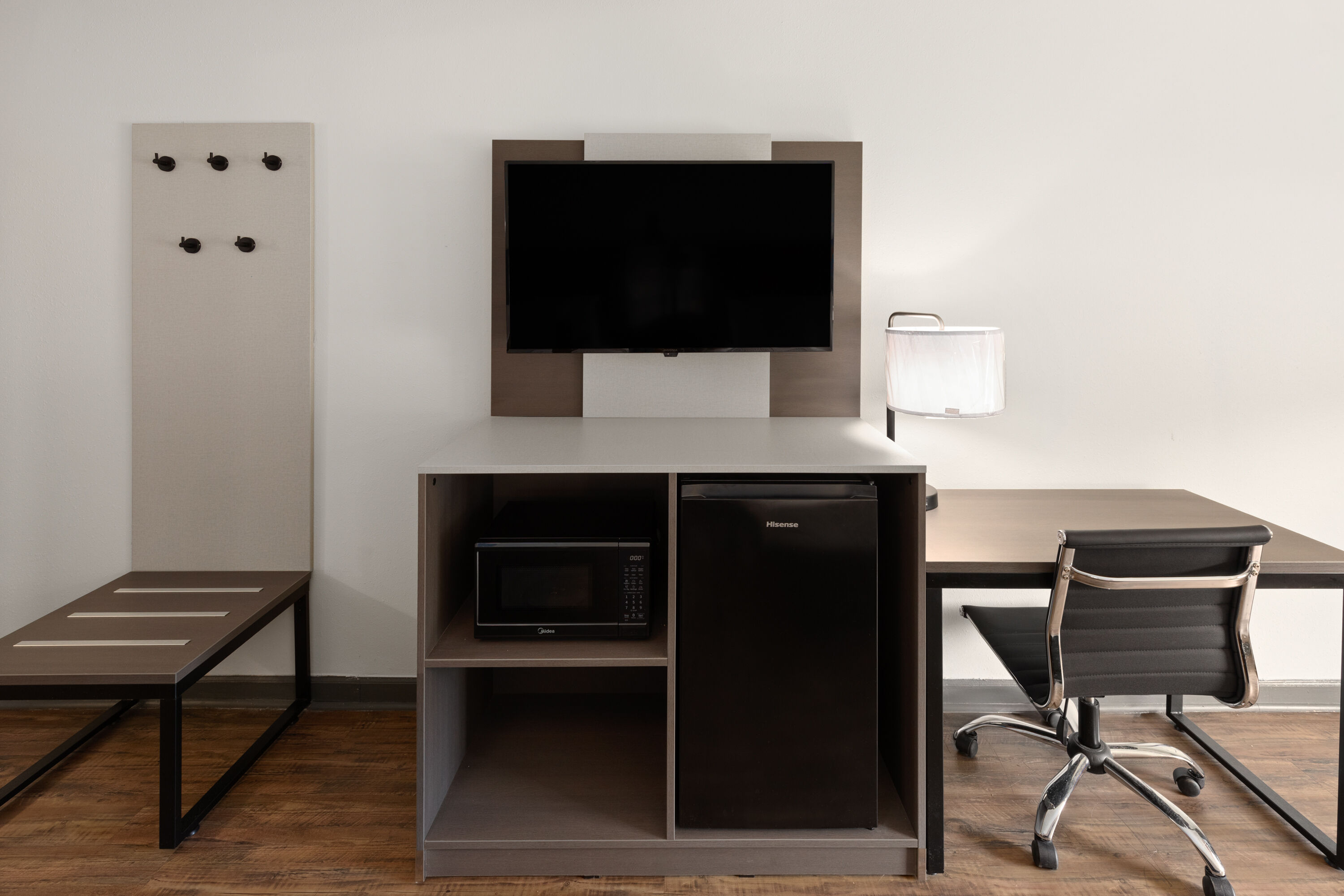 Guest room at the Ramada by Wyndham Bainbridge in Bainbridge, Georgia