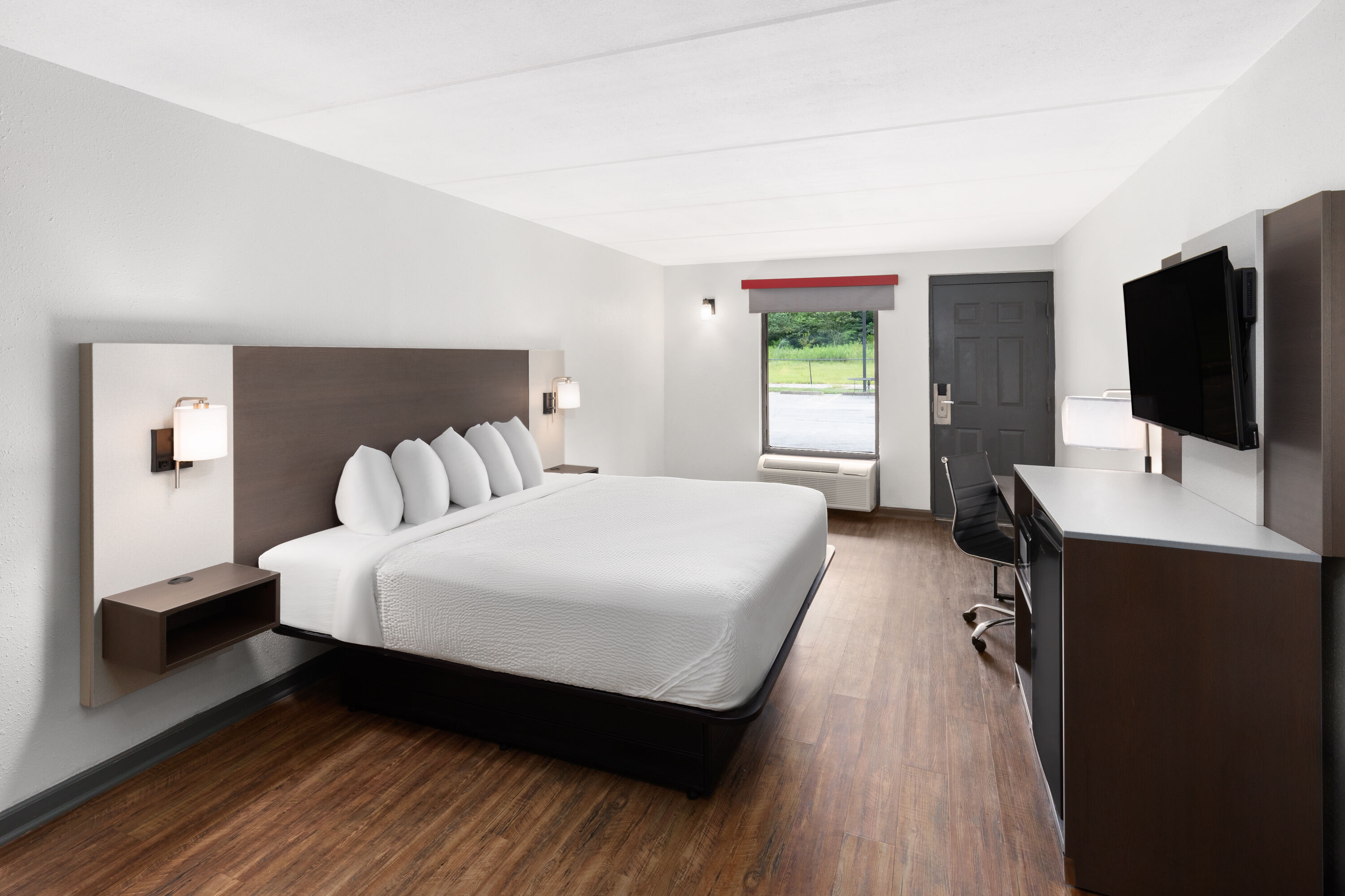 Guest room at the Ramada by Wyndham Bainbridge in Bainbridge, Georgia