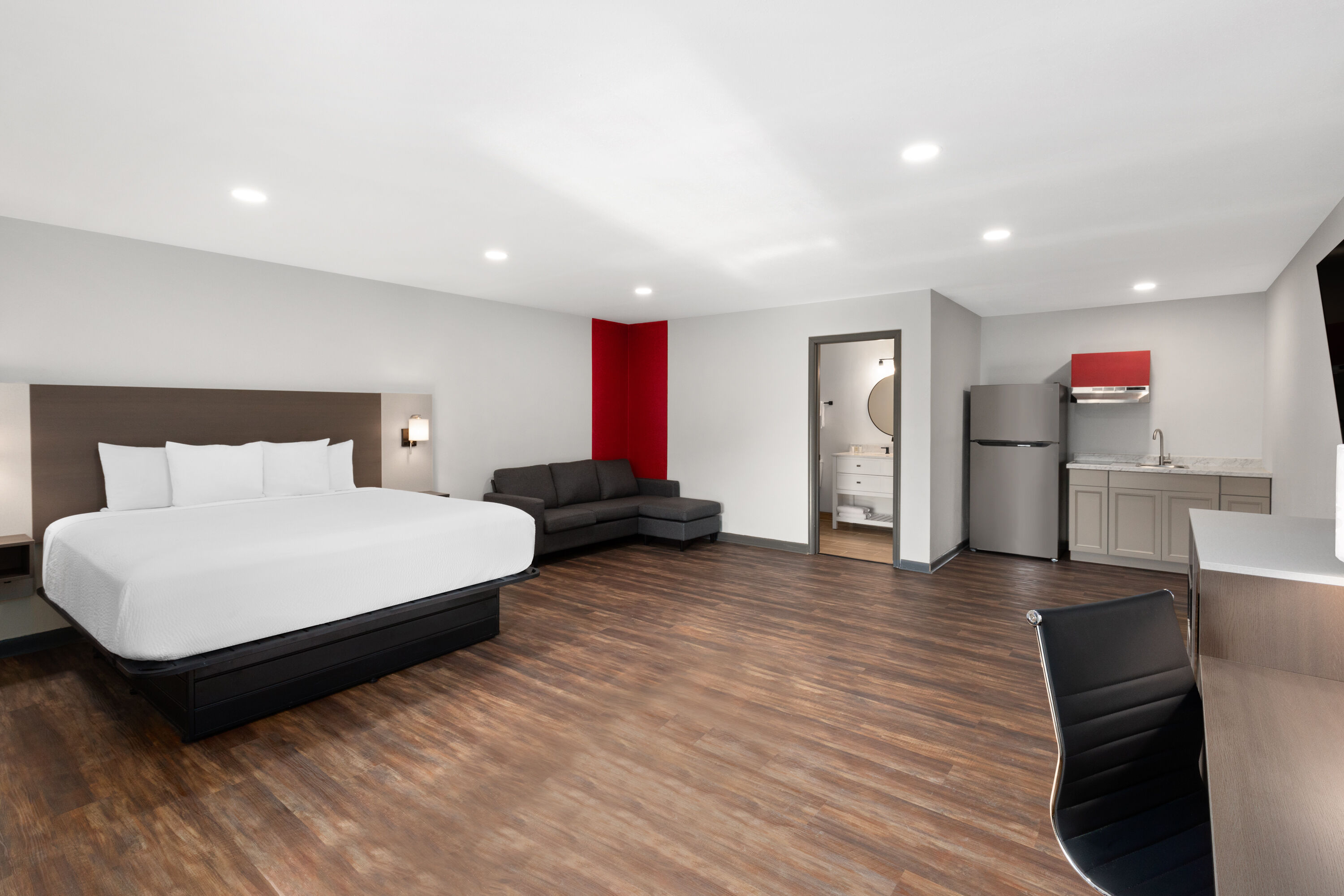 Ramada by Wyndham Bainbridge suite in Bainbridge, Georgia