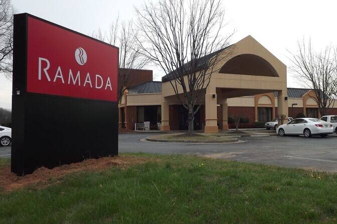 Ramada Gainesville Hotels Ga 30501 4525 Exterior Of Ramada Gainesville Hotel In Georgia
