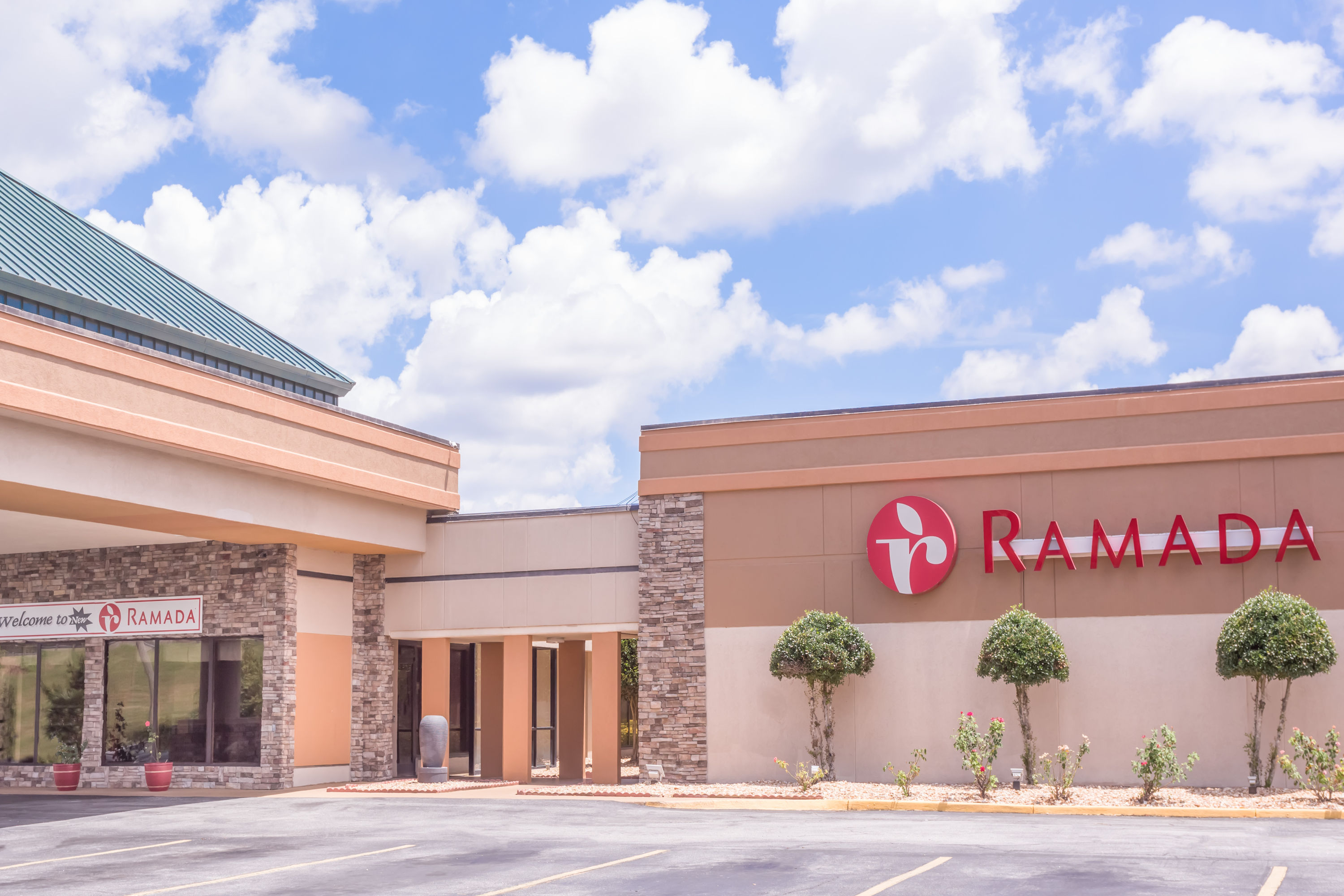Exterior Day Image of Ramada by Wyndham Macon hotel in Macon, Georgia