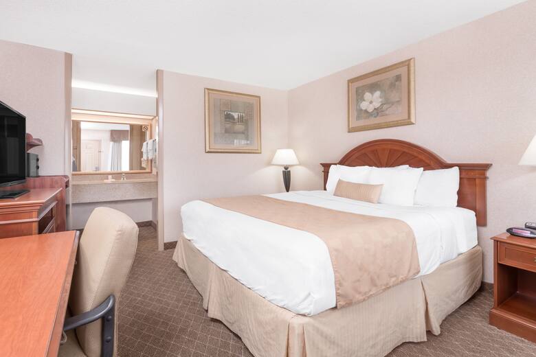 Guest room at the Ramada Macon in Macon, Georgia