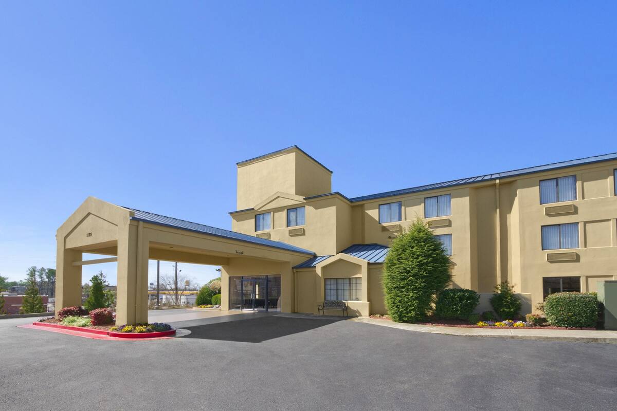 Ramada Marietta Atlanta North Hotels Ga 30067 Exterior Of Ramada Marietta Atlanta North Hotel In Georgia