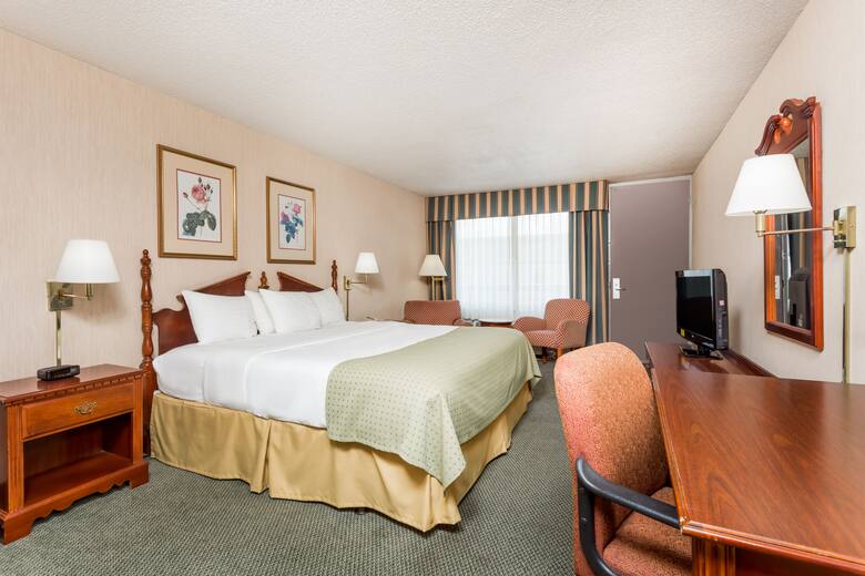 Guest room at the Ramada Perry Near Fairgrounds in Perry, Georgia