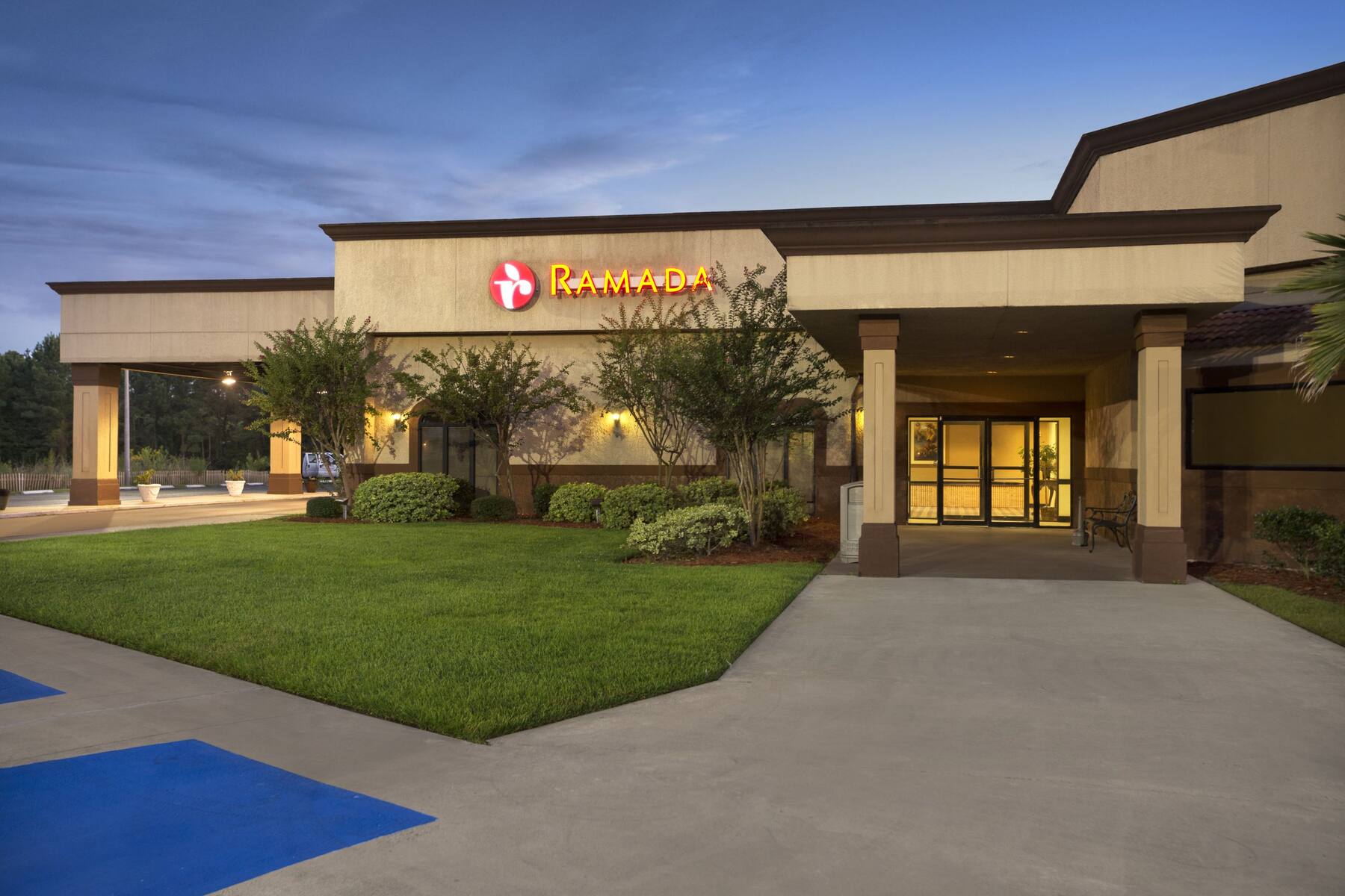 Exterior of Ramada Pooler/Savannah hotel in Pooler, Georgia Exterior of Ramada Pooler/Savannah hotel in Pooler, Georgia