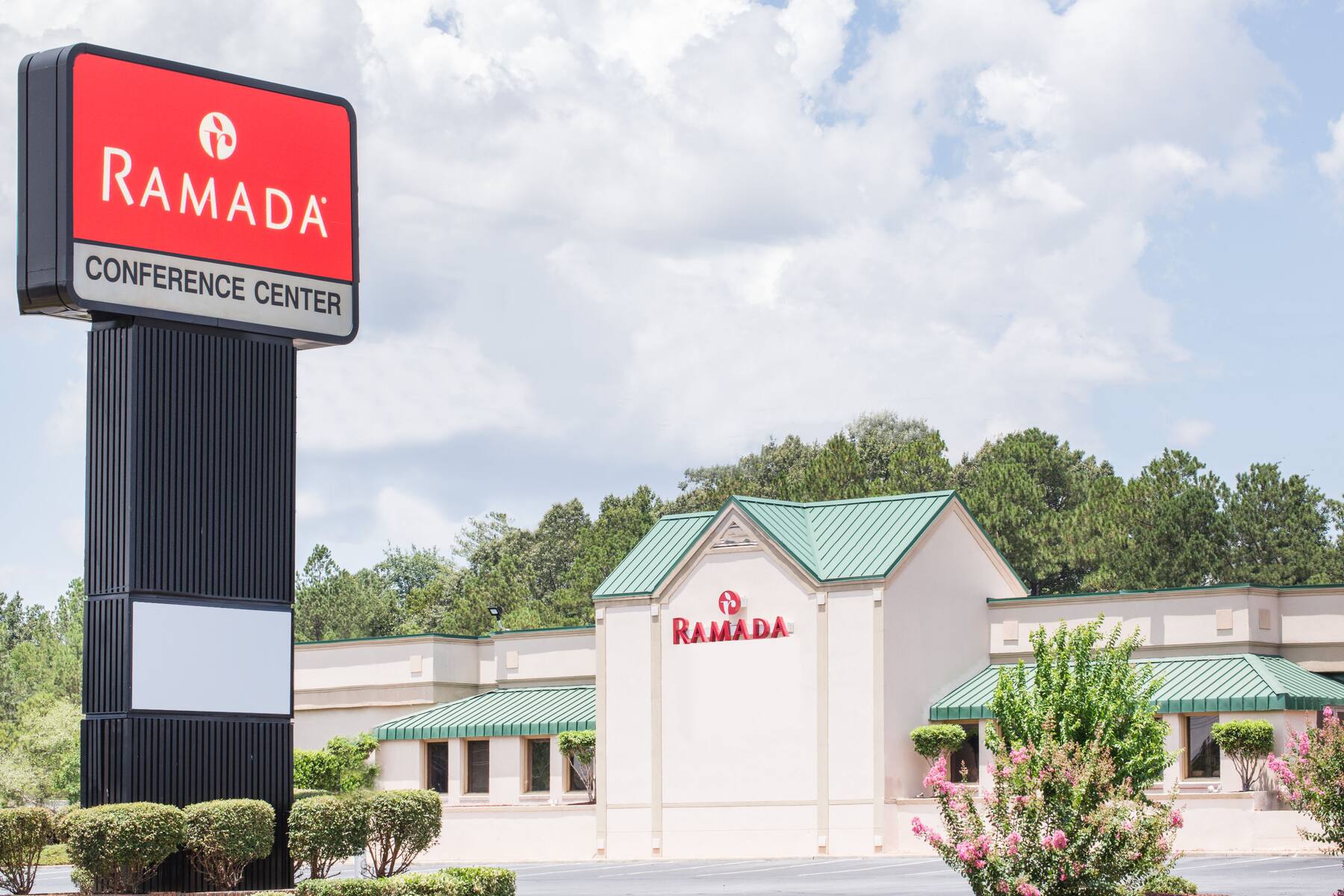 Exterior of Ramada Hotel & Suites Warner Robins hotel in Warner Robins, Georgia Exterior of Ramada Hotel & Suites Warner Robins hotel in Warner Robins, Georgia