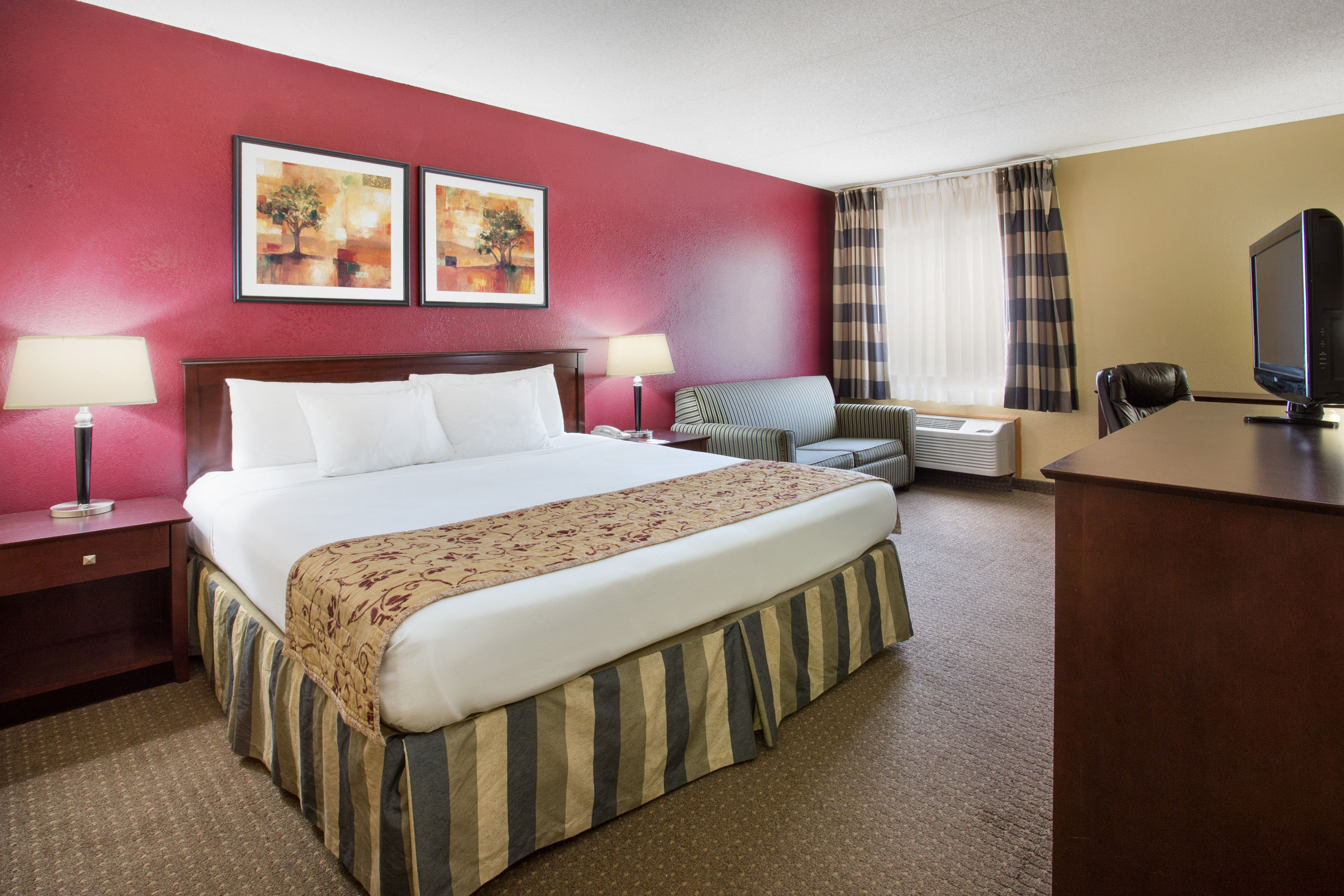 Ramada by Wyndham Bettendorf suite in Bettendorf, Iowa