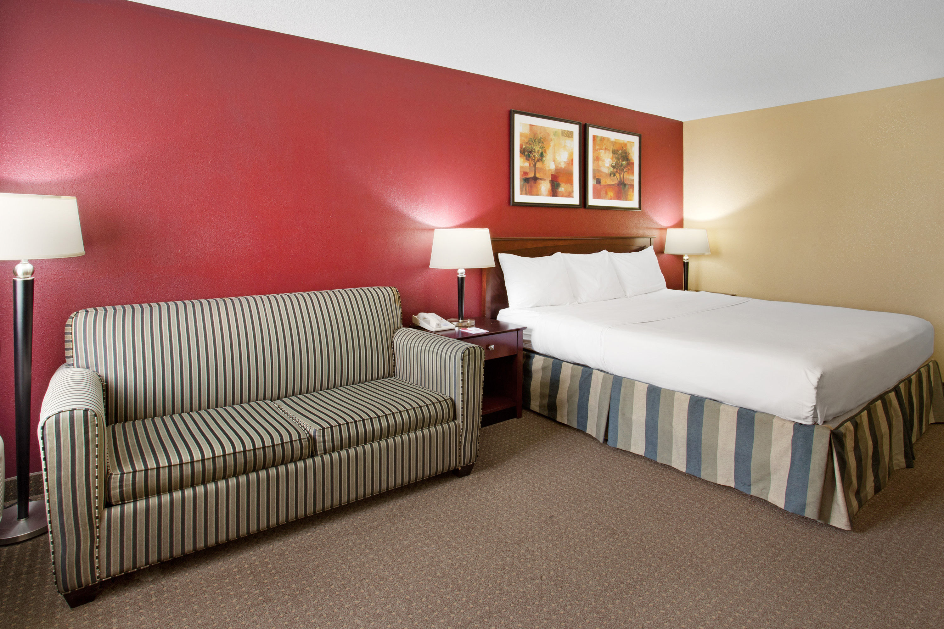 Ramada by Wyndham Bettendorf suite in Bettendorf, Iowa