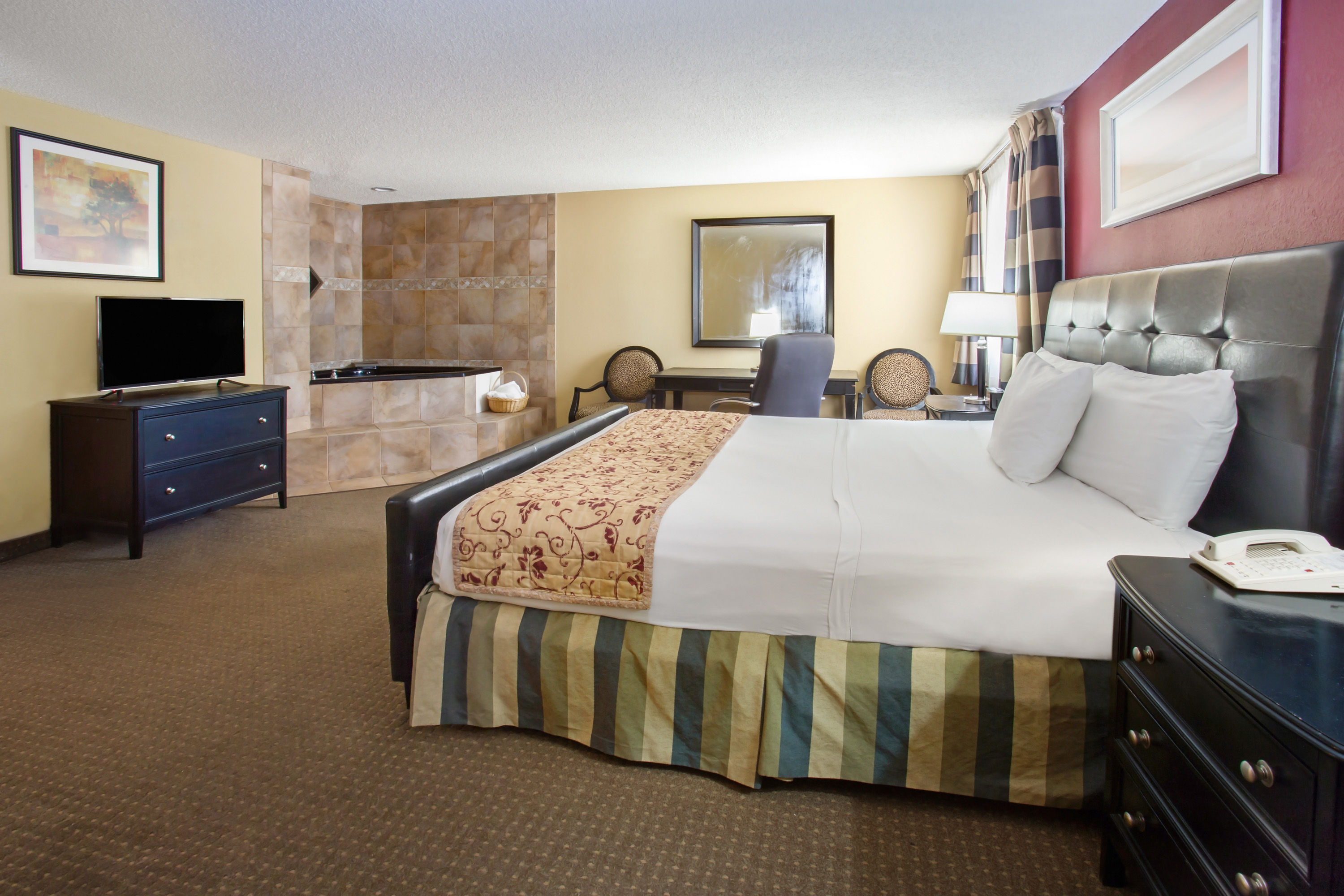 Ramada by Wyndham Bettendorf suite in Bettendorf, Iowa