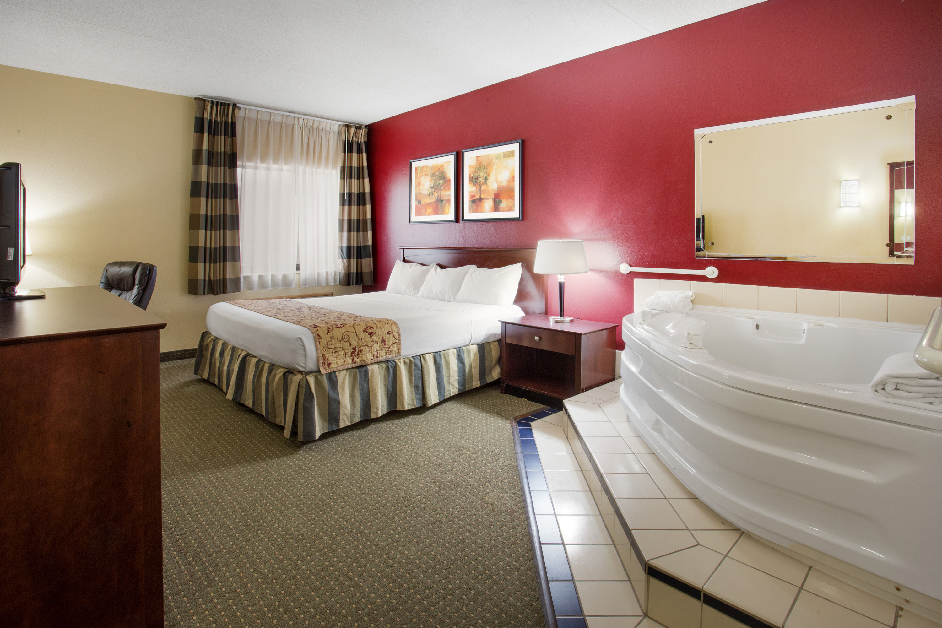 Ramada by Wyndham Bettendorf suite in Bettendorf, Iowa