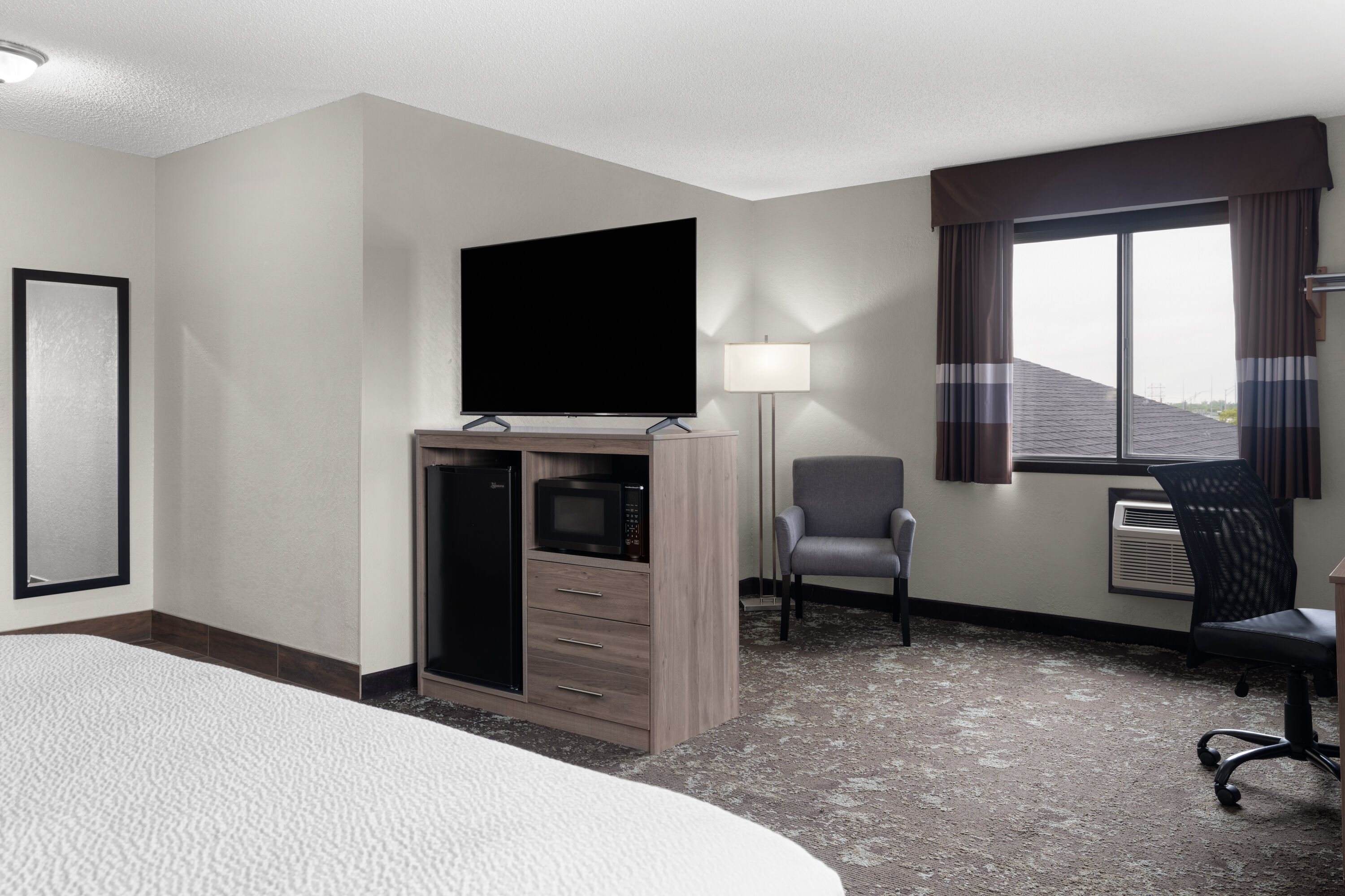 Guest room at the Ramada by Wyndham Cedar Rapids South in Cedar Rapids, Iowa