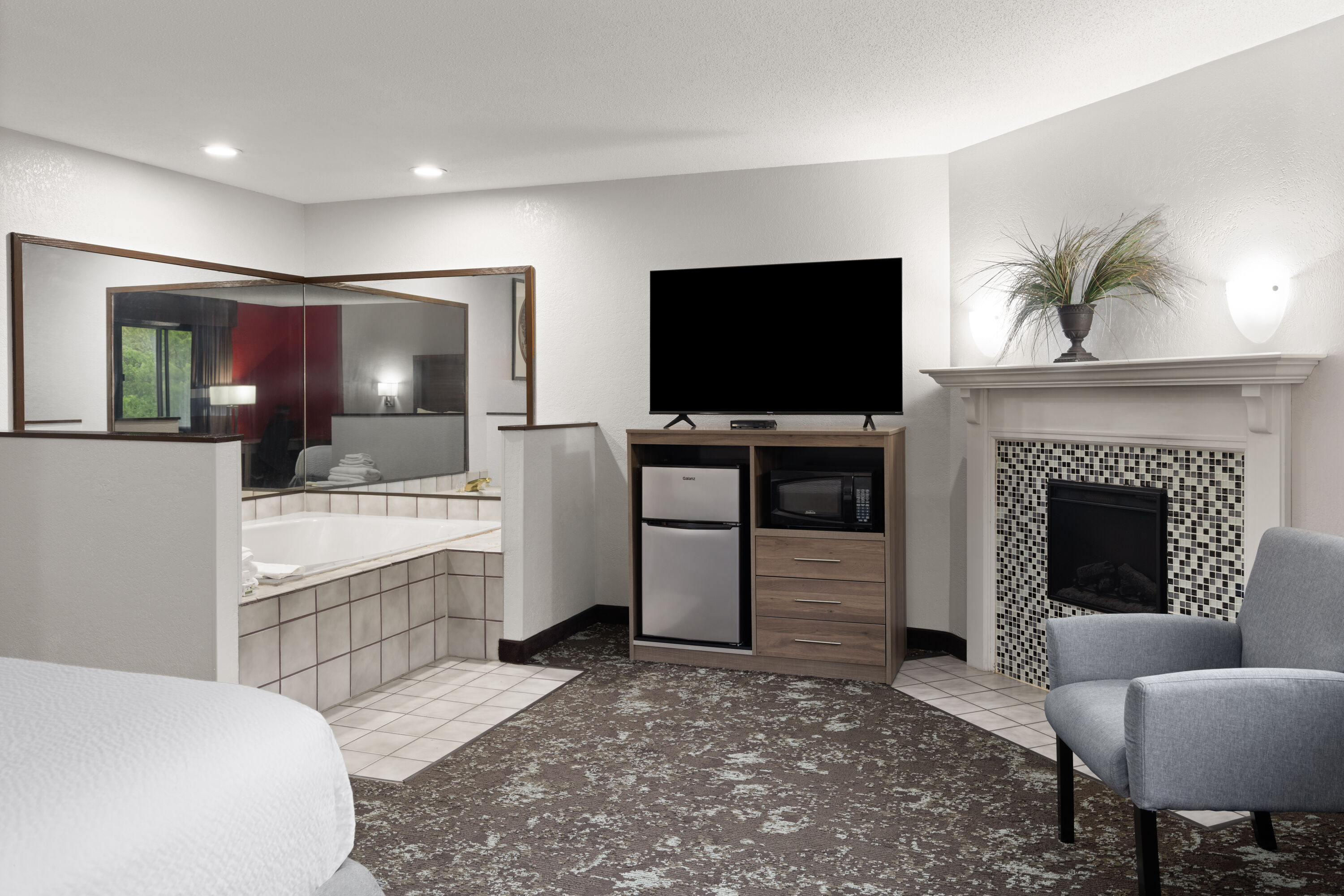 Ramada by Wyndham Cedar Rapids South suite in Cedar Rapids, Iowa