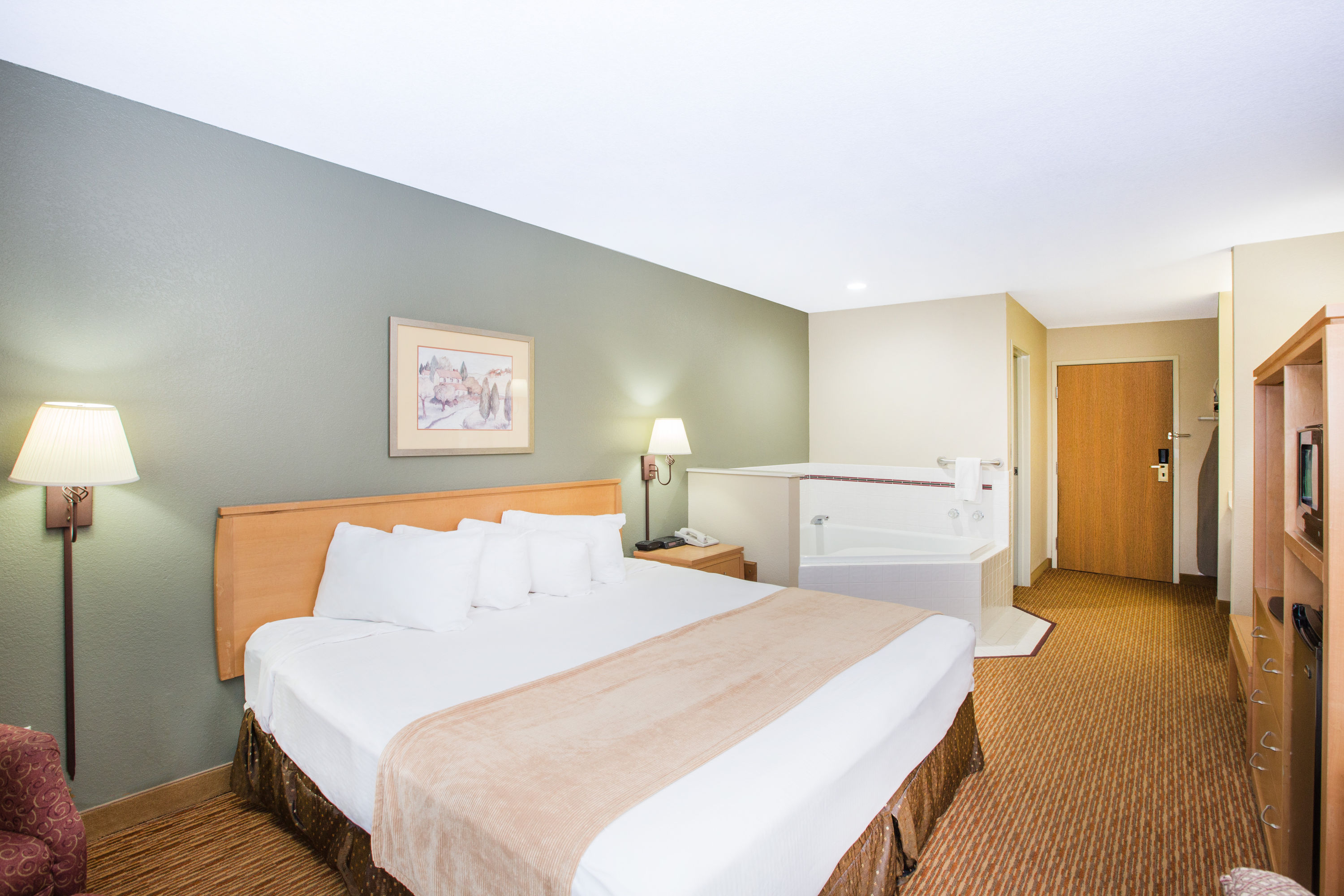 Guest room at the Ramada by Wyndham Spirit Lake/Okoboji in Spirit Lake, Iowa