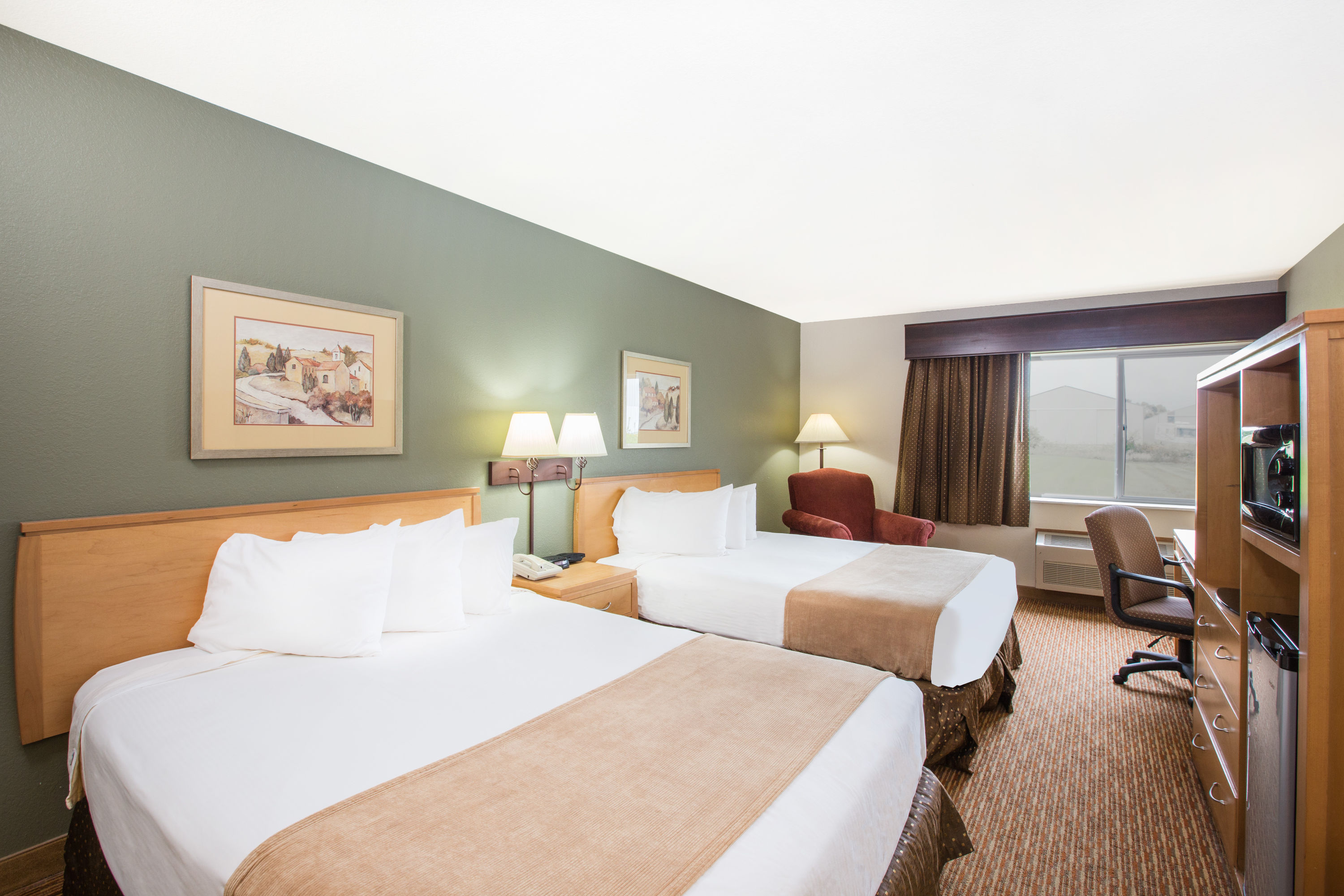 Guest room at the Ramada by Wyndham Spirit Lake/Okoboji in Spirit Lake, Iowa