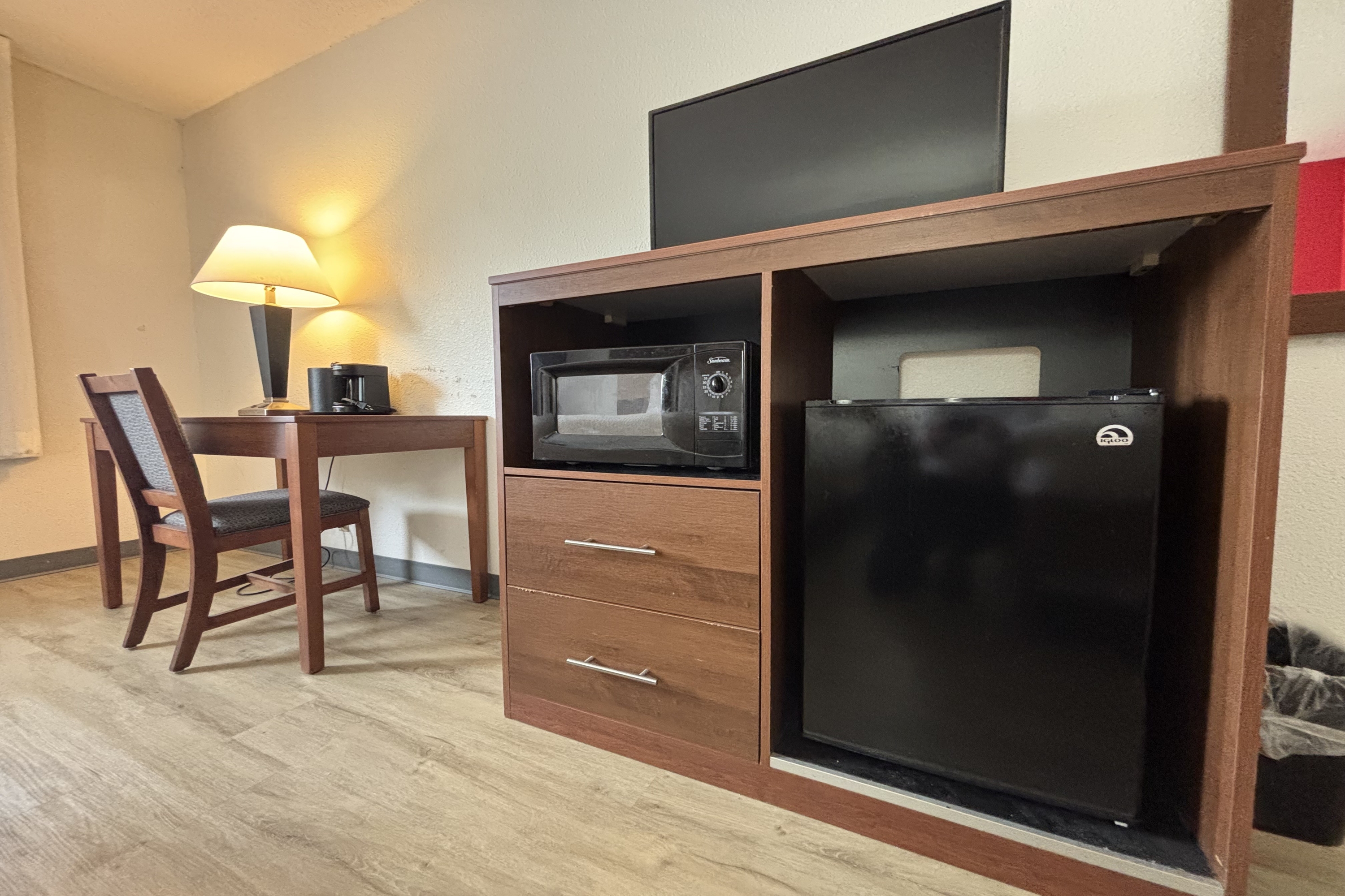 Guest room at the Ramada by Wyndham Effingham in Effingham, Illinois