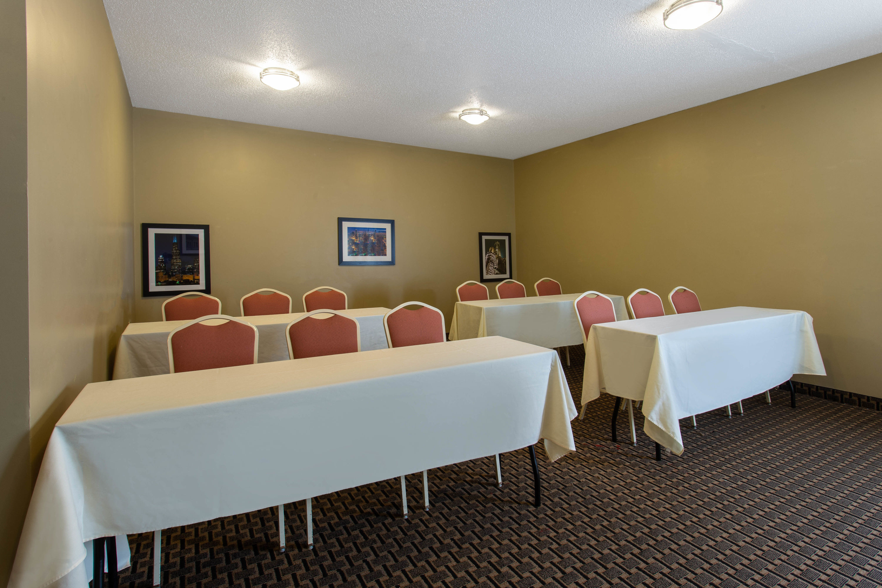 Meeting room at Ramada by Wyndham Glendale Heights/Lombard in Glendale Heights, Illinois