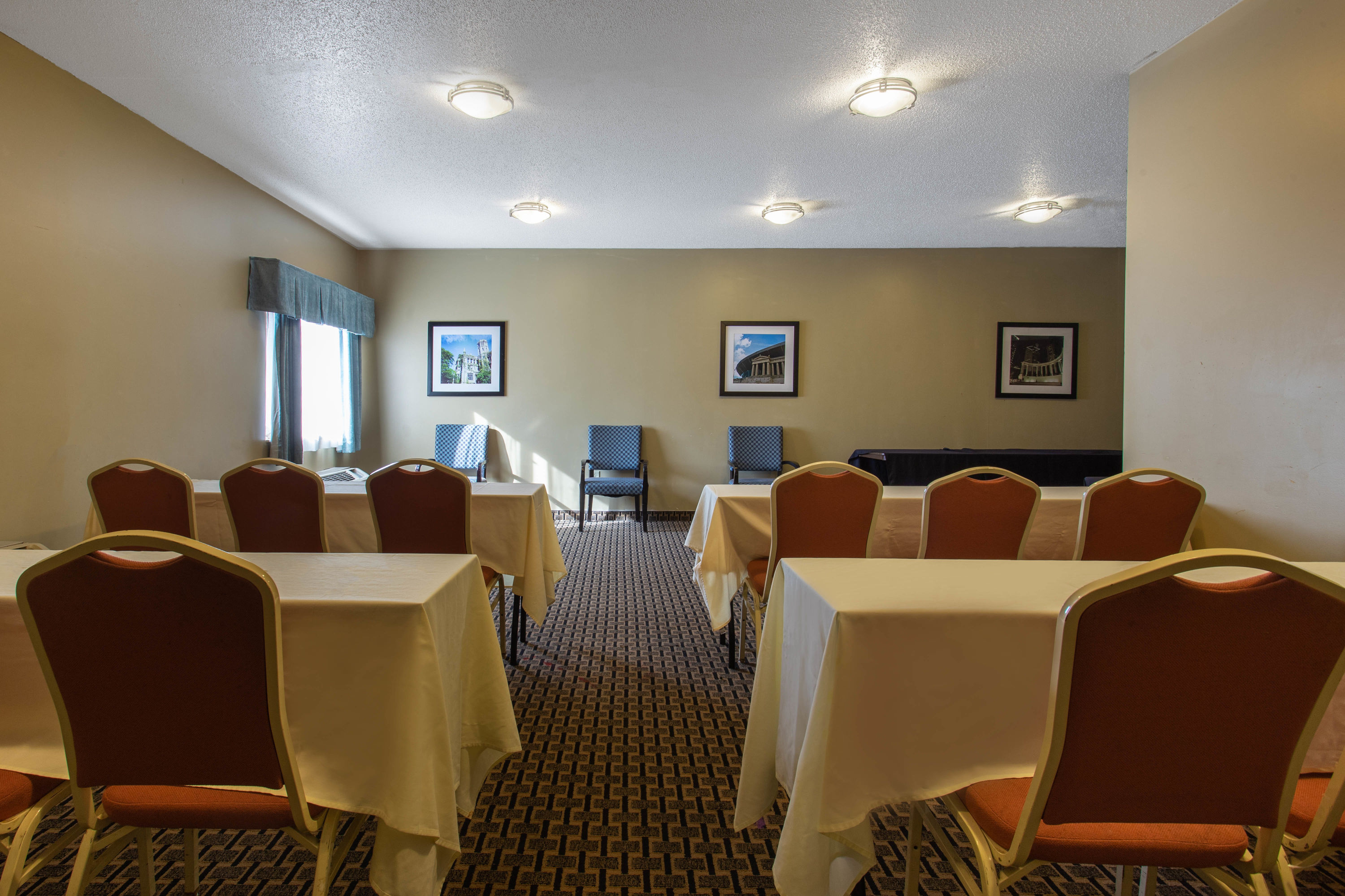 Meeting room at Ramada by Wyndham Glendale Heights/Lombard in Glendale Heights, Illinois