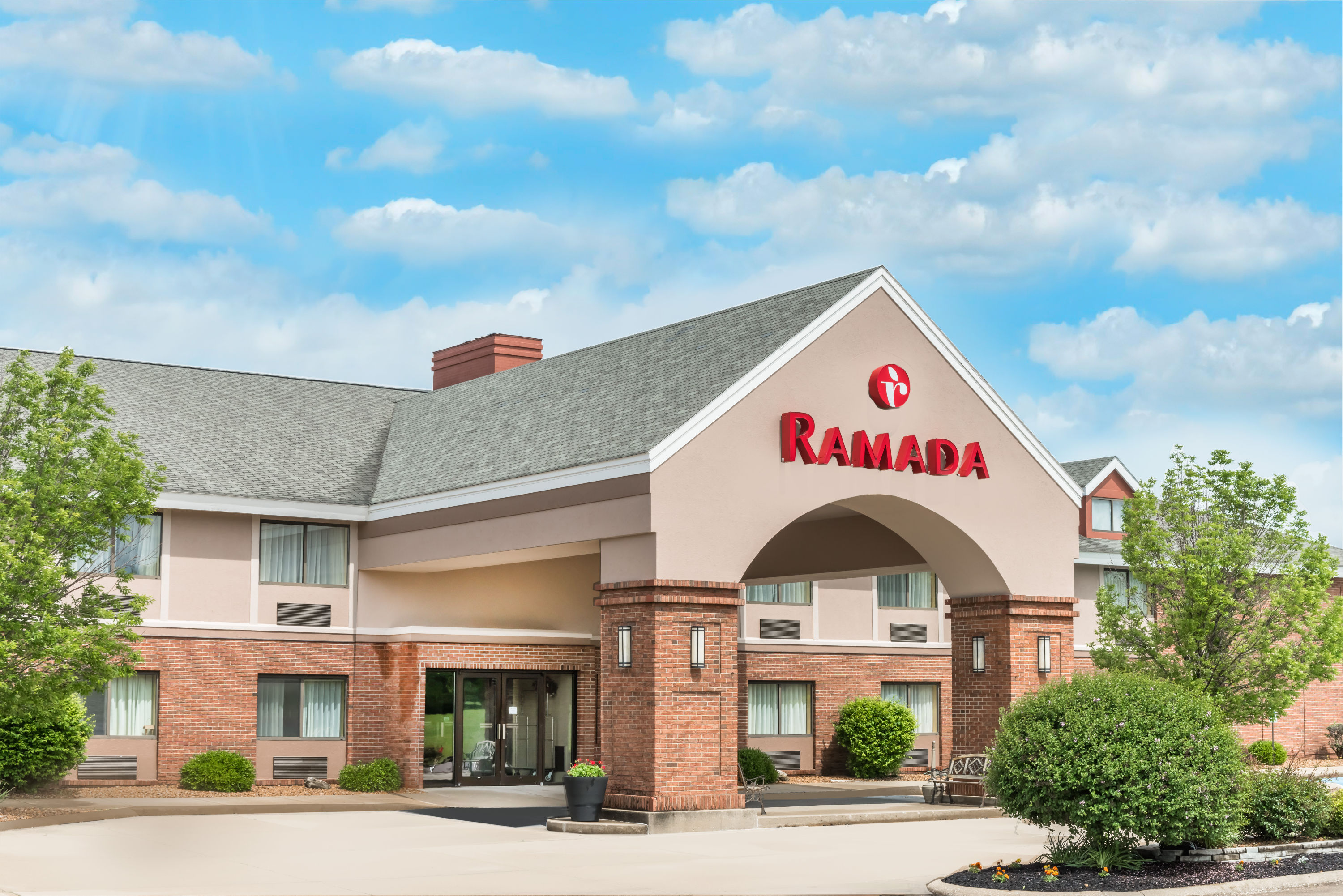 Ramada By Wyndham Vandalia Vandalia Il Hotels