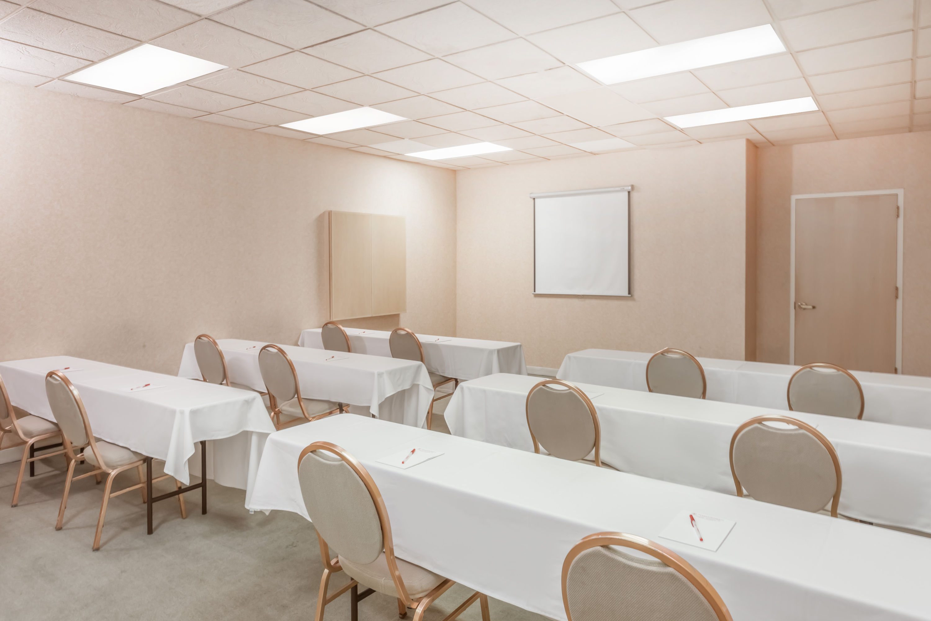 Meeting room at Ramada by Wyndham Hammond Hotel & Conference Center in Hammond, Indiana