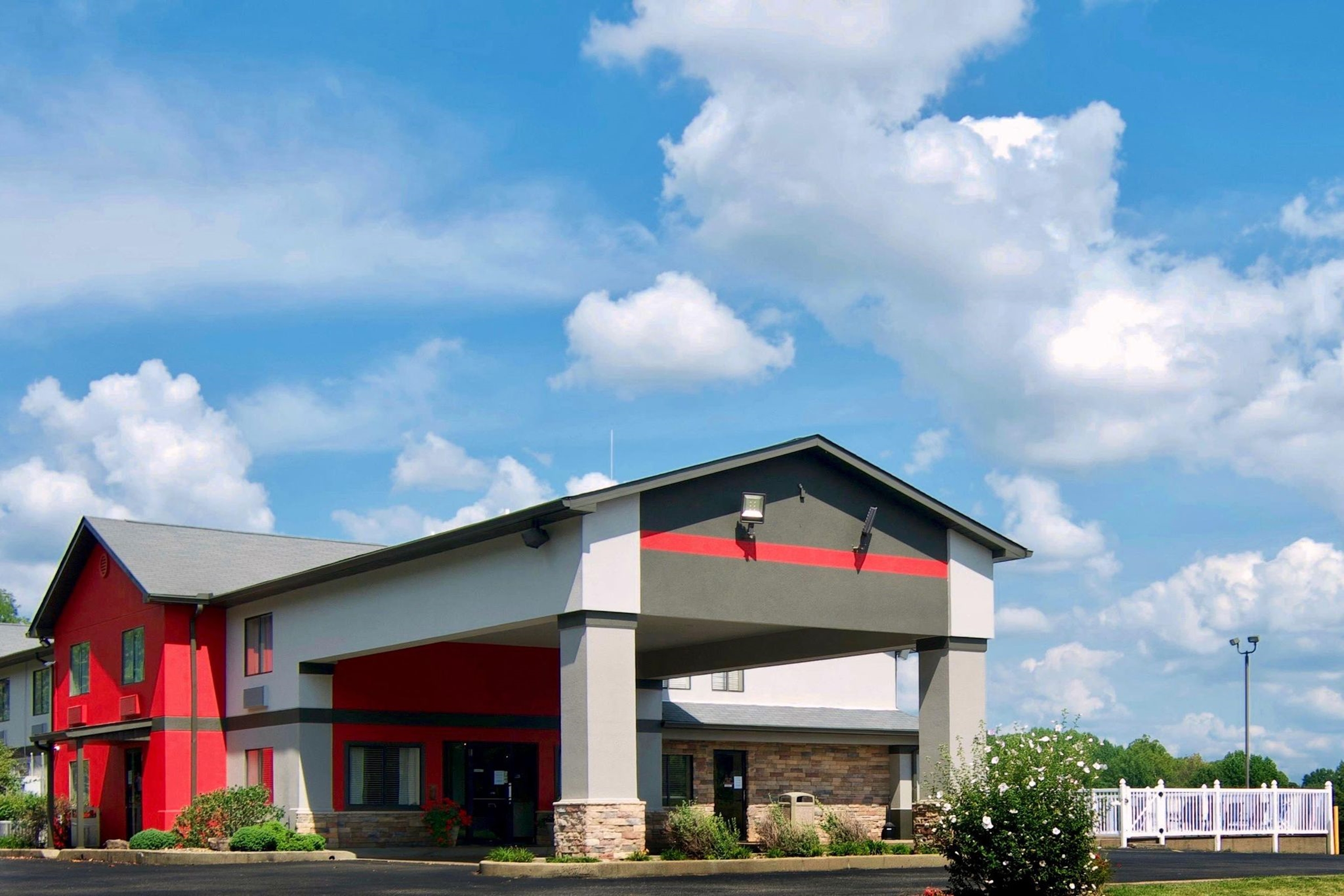 Exterior of Ramada by Wyndham Tell City hotel in Tell City, Indiana