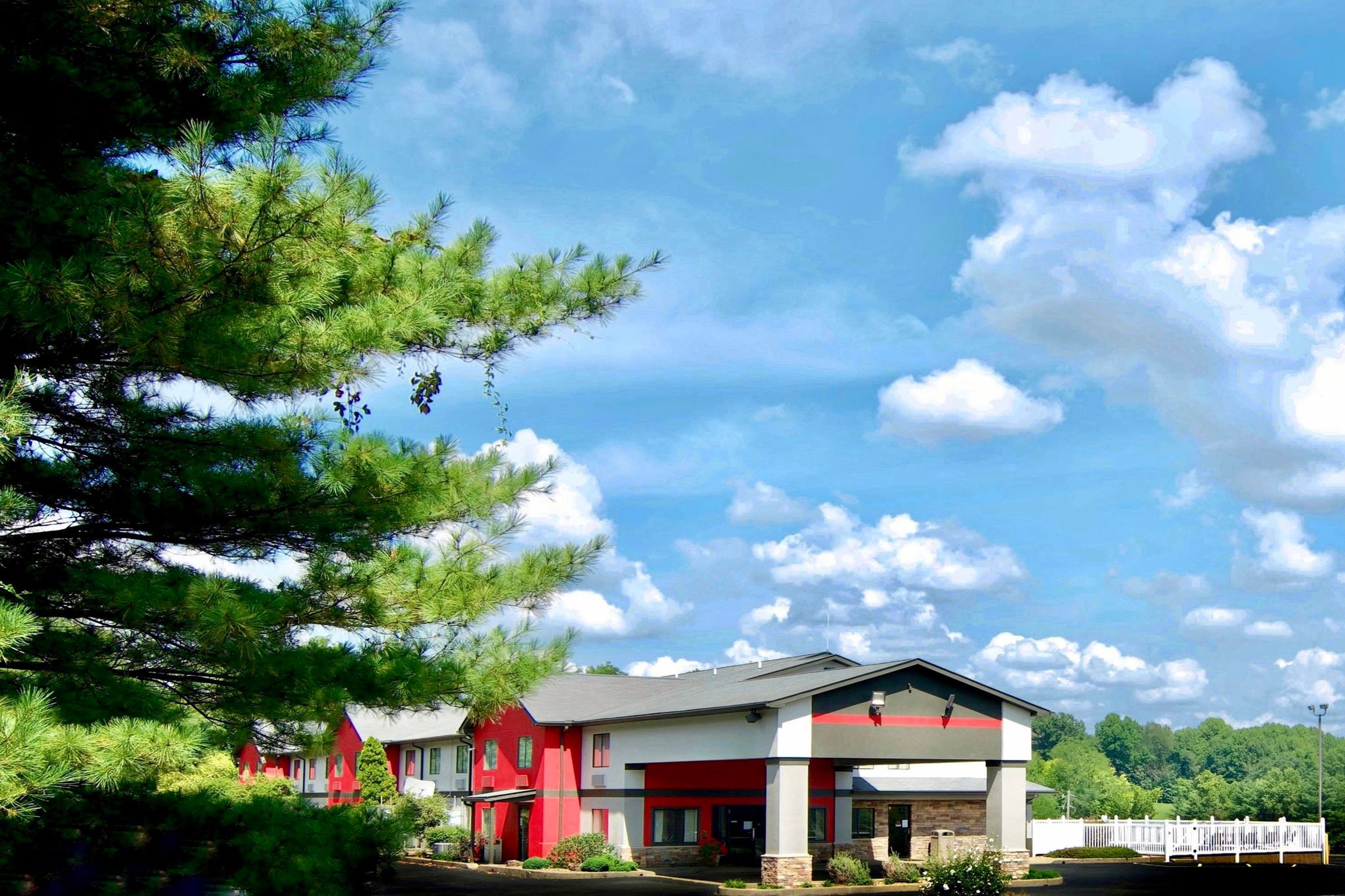 Exterior of Ramada by Wyndham Tell City hotel in Tell City, Indiana