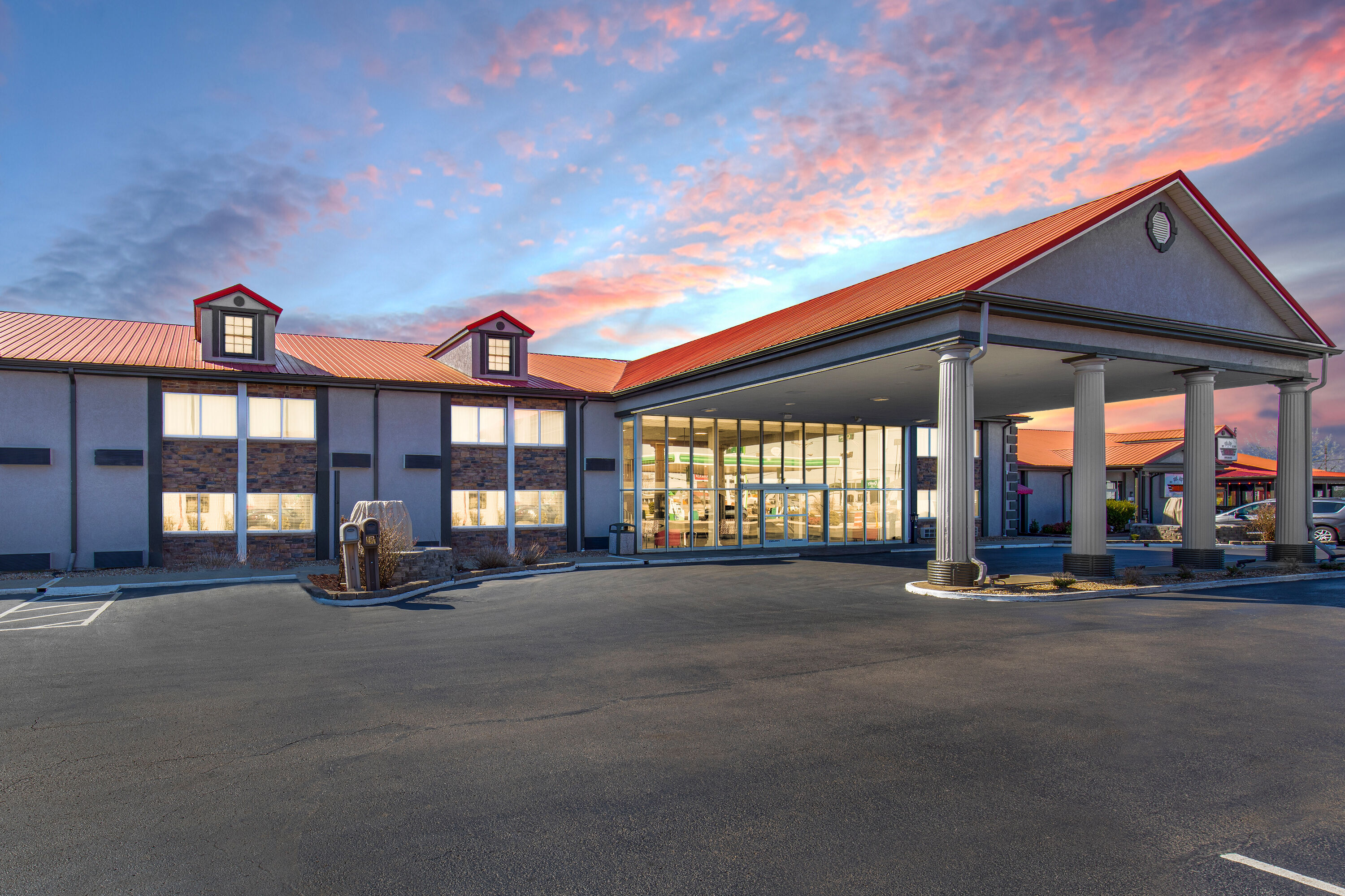 Exterior Dusk Image of Ramada by Wyndham Bowling Green hotel in Bowling Green, Kentucky