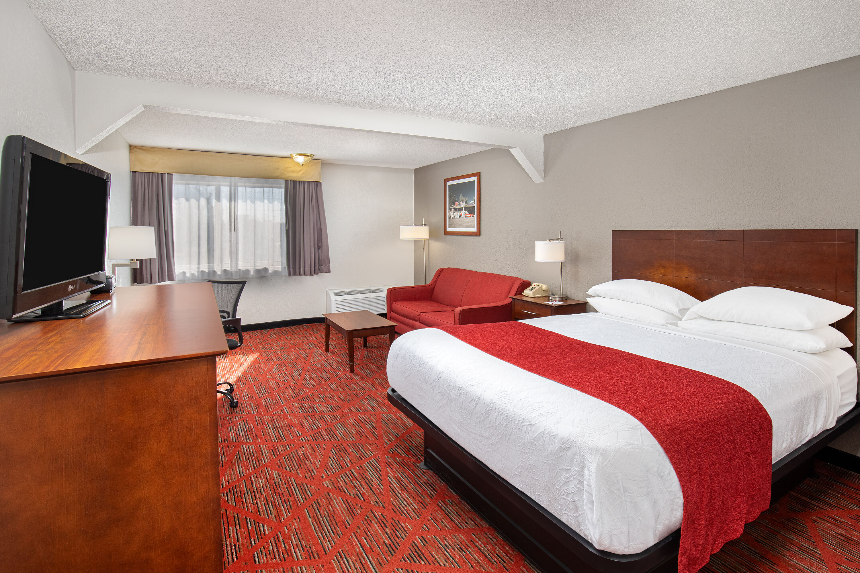 Guest room at the Ramada by Wyndham Bowling Green in Bowling Green, Kentucky