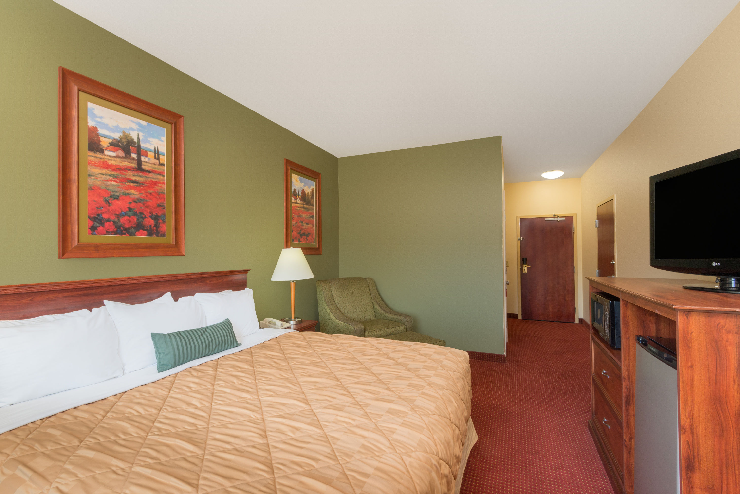 Guest room at the Ramada by Wyndham Catlettsburg/Ashland in Catlettsburg, Kentucky