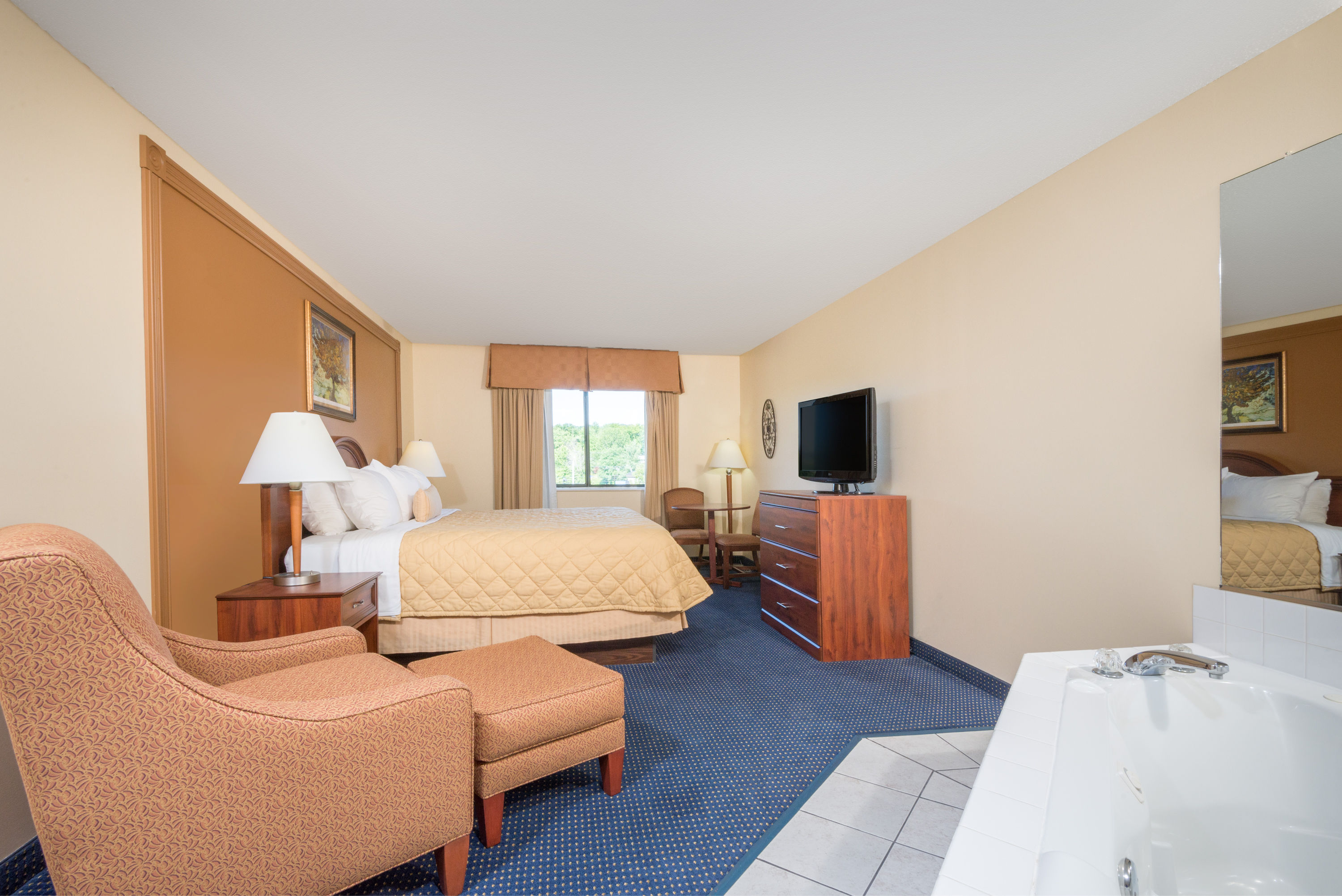 Ramada by Wyndham Catlettsburg/Ashland suite in Catlettsburg, Kentucky