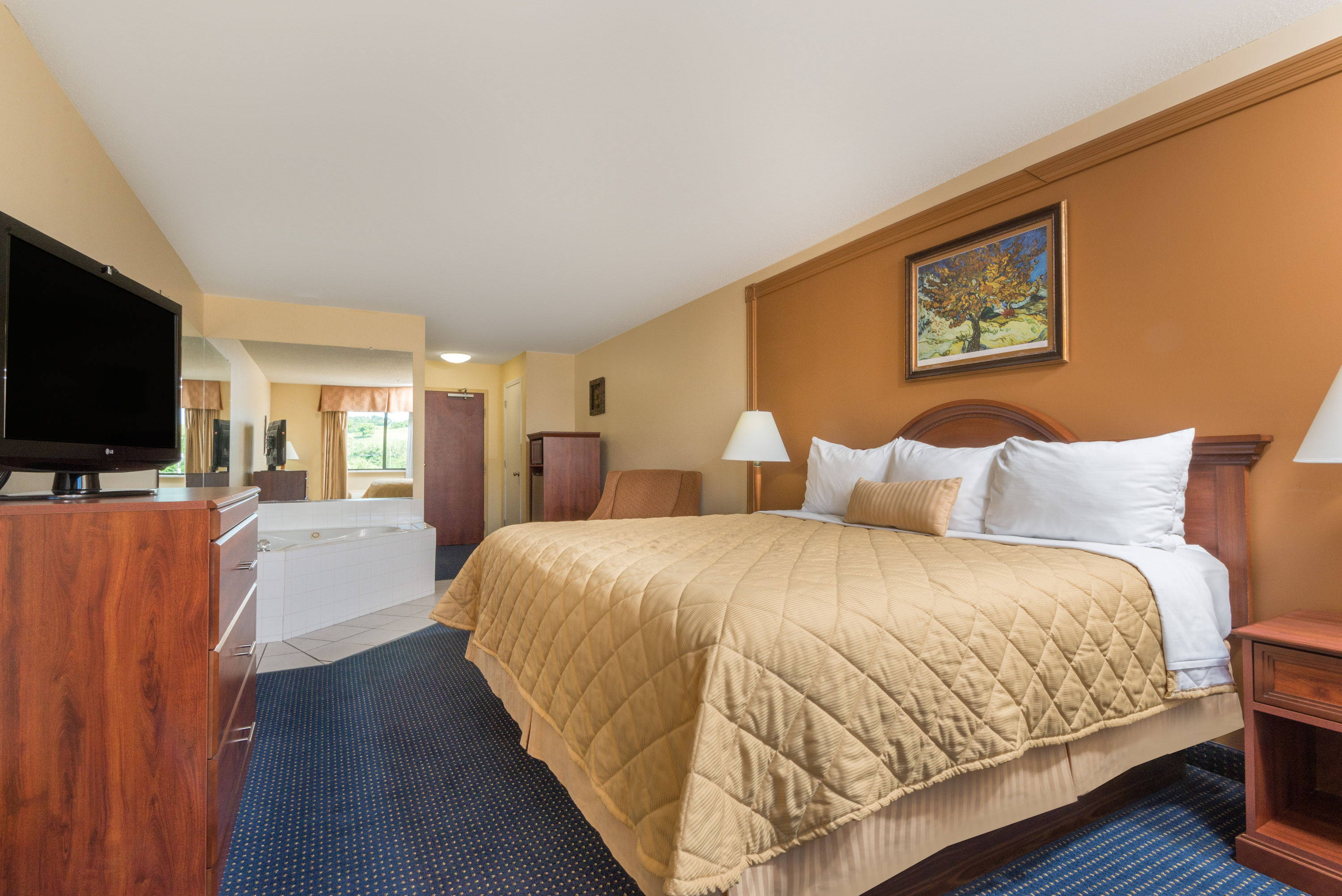 Ramada by Wyndham Catlettsburg/Ashland suite in Catlettsburg, Kentucky
