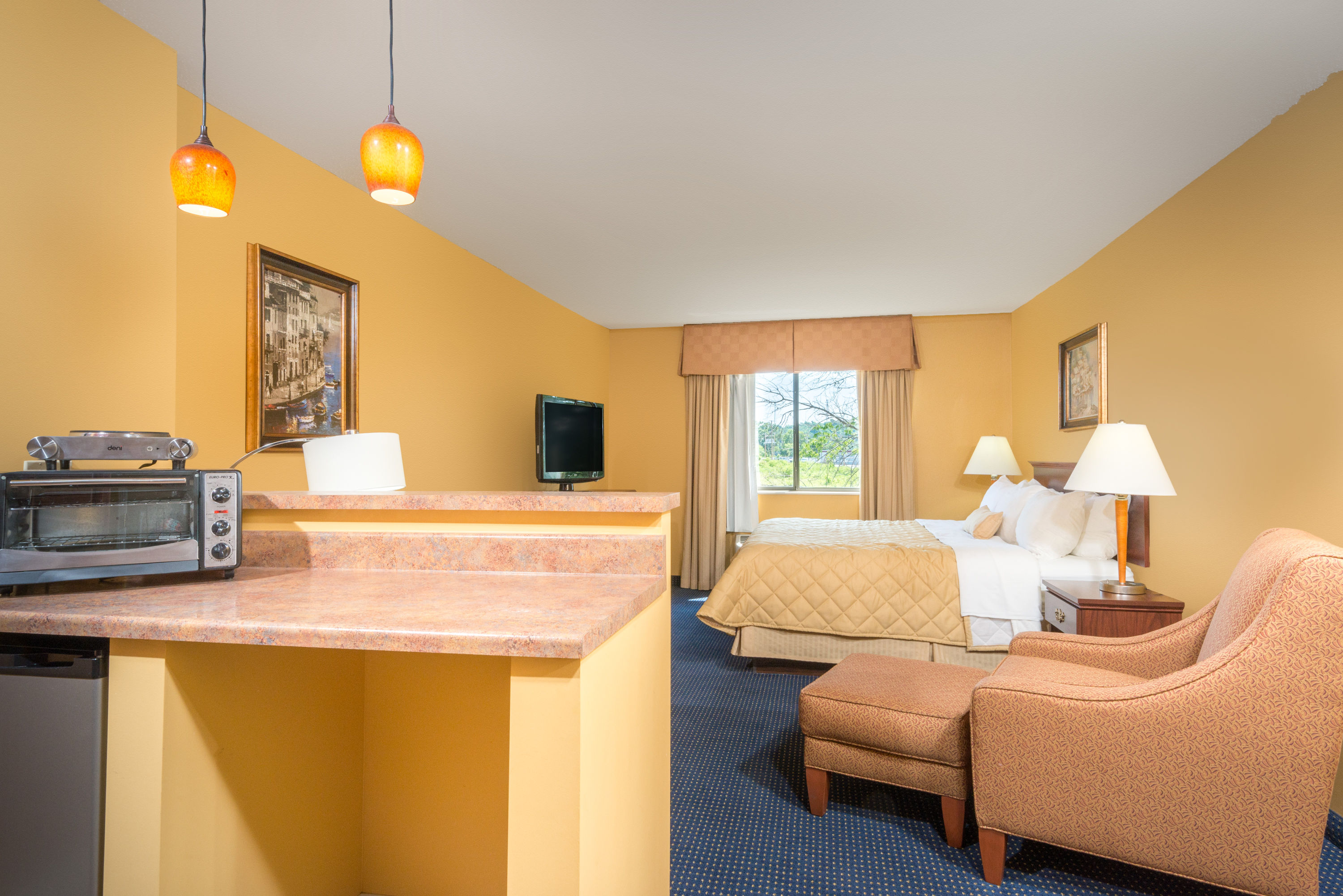 Ramada by Wyndham Catlettsburg/Ashland suite in Catlettsburg, Kentucky