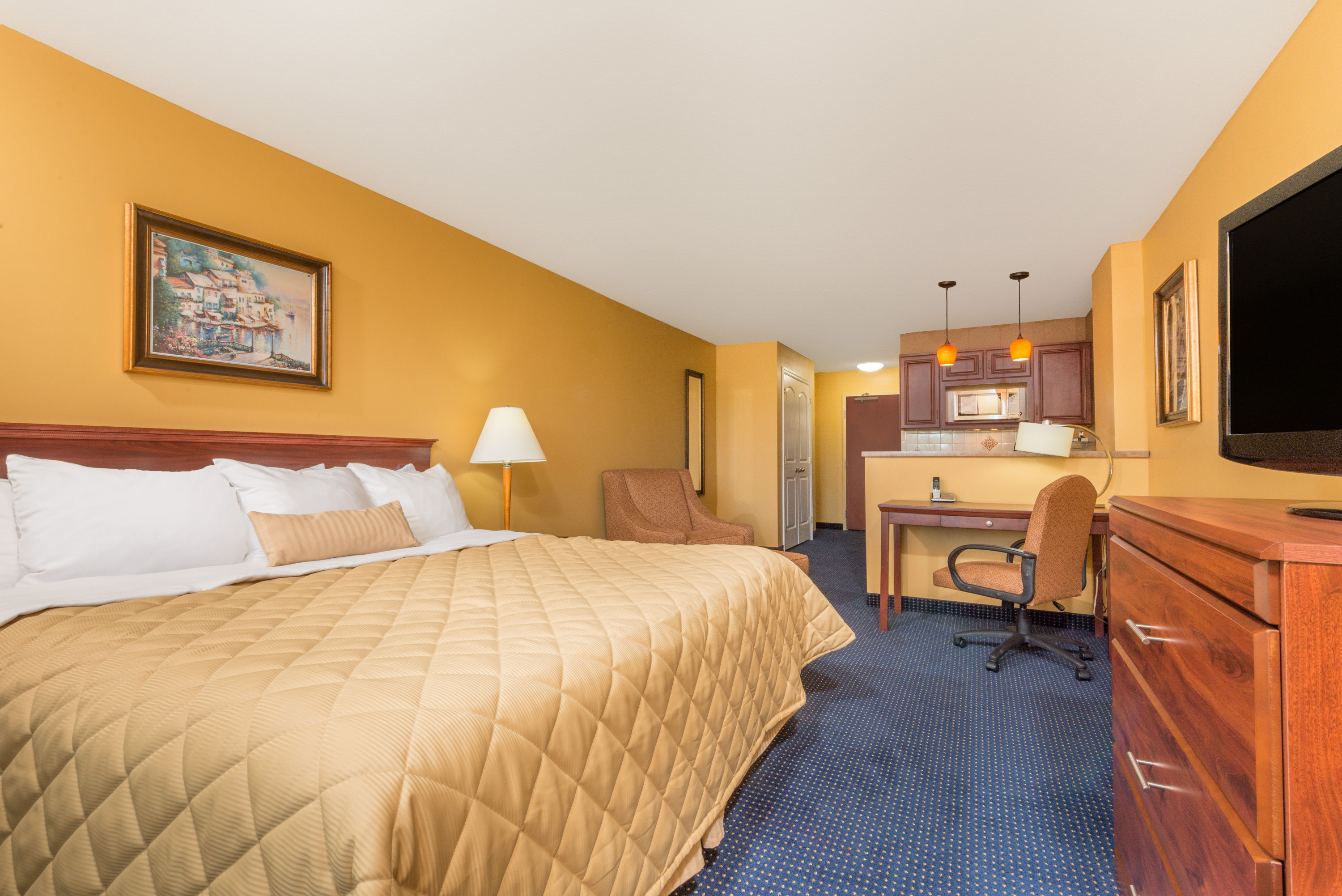 Ramada by Wyndham Catlettsburg/Ashland suite in Catlettsburg, Kentucky