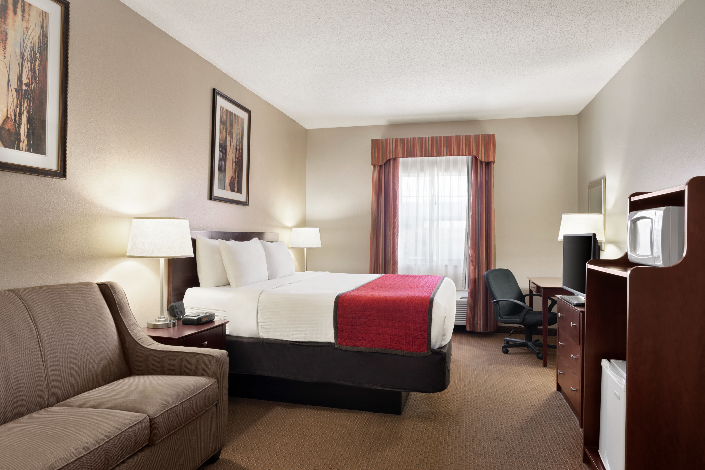 Guest room at the Ramada by Wyndham Elizabethtown in Elizabethtown, Kentucky