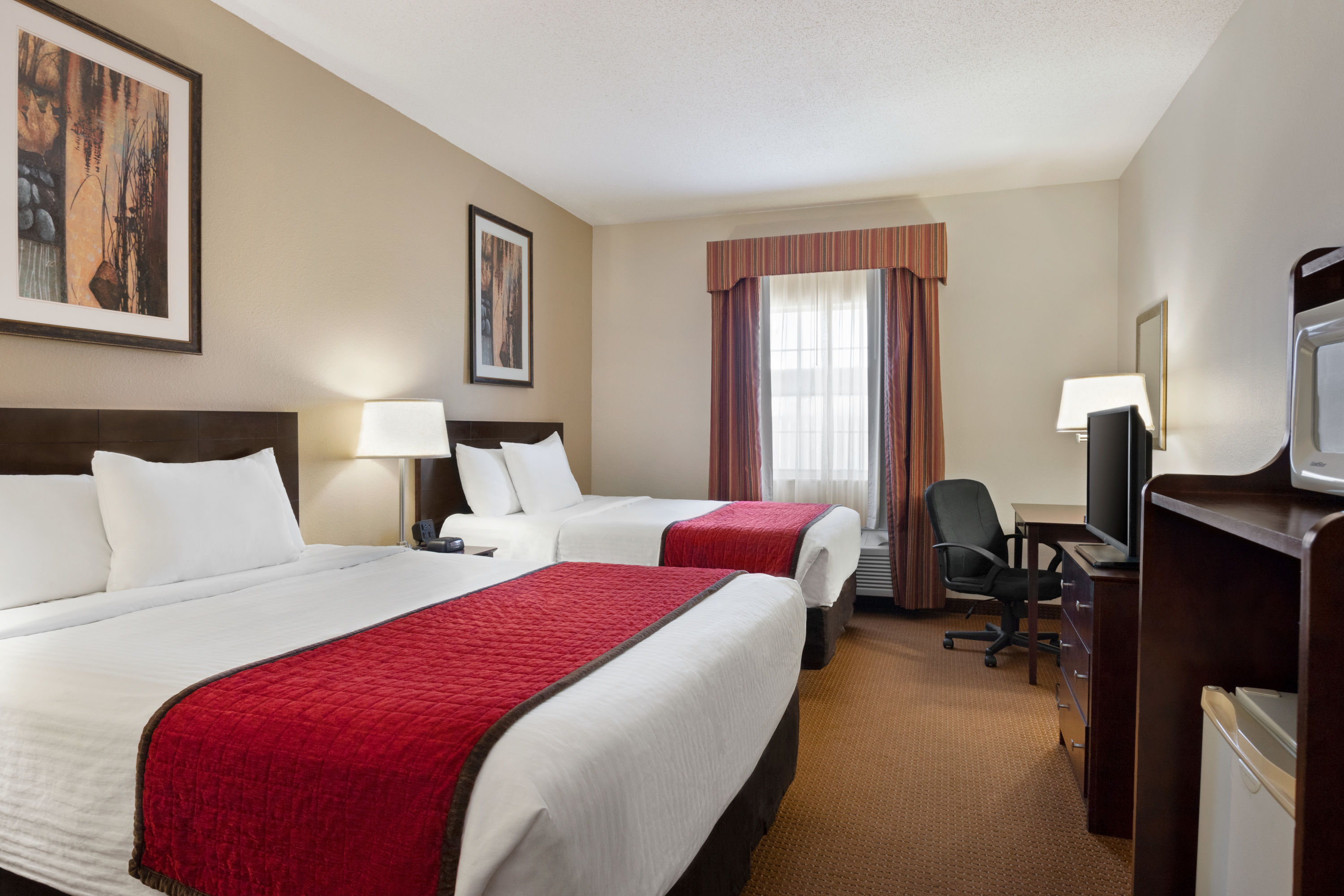 Guest room at the Ramada by Wyndham Elizabethtown in Elizabethtown, Kentucky