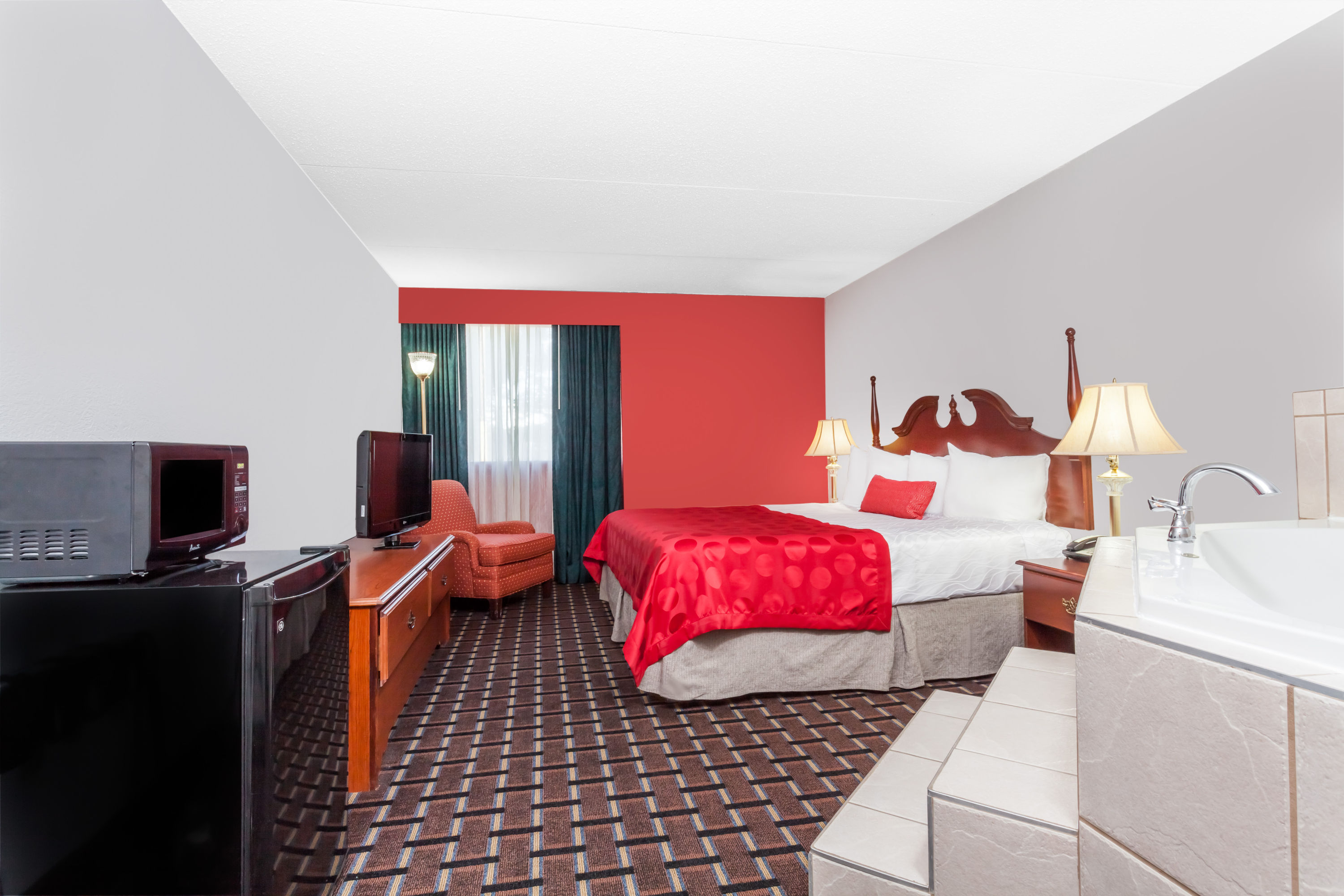 Ramada by Wyndham Henderson/Evansville suite in Henderson, Kentucky