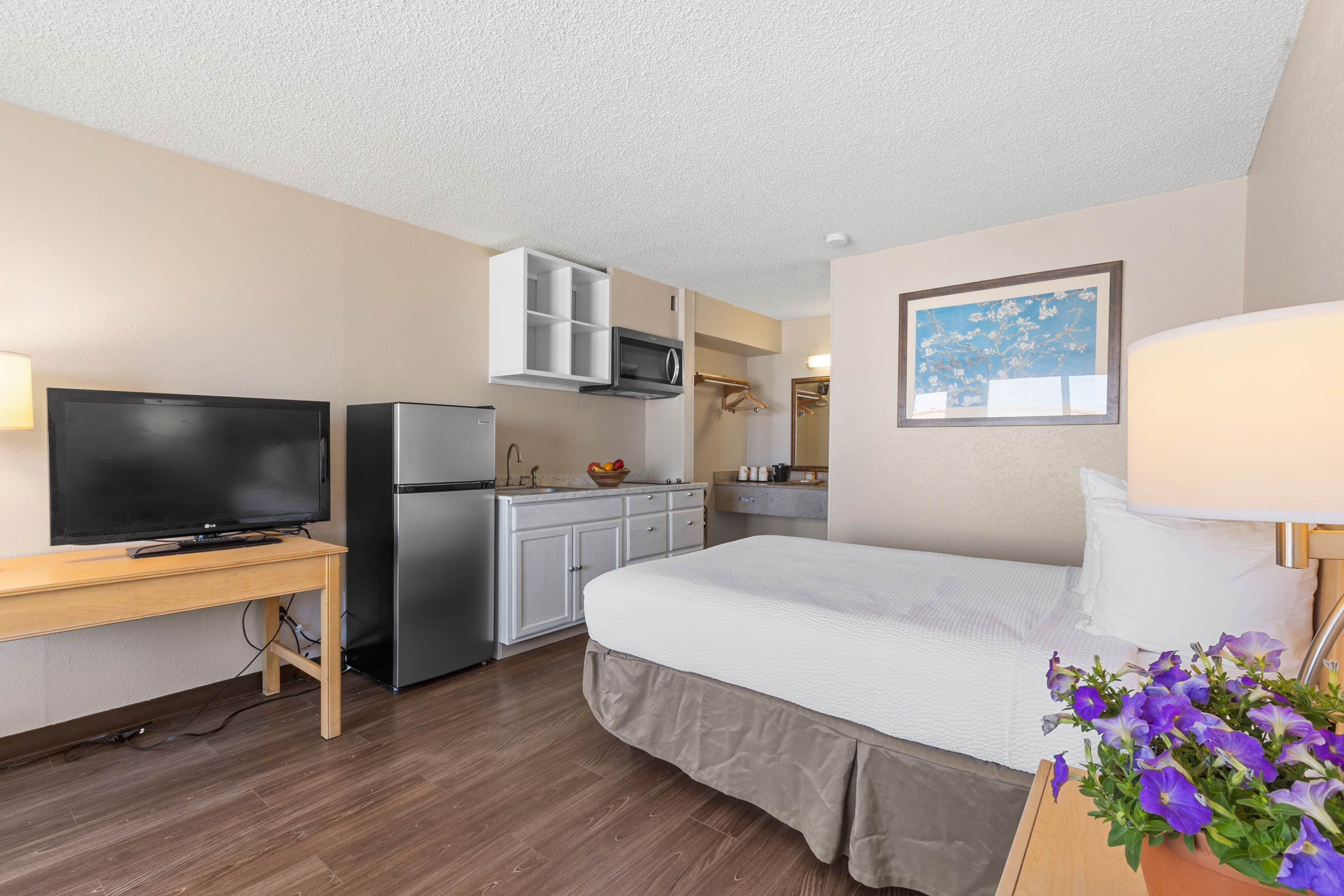 Guest room at the Ramada by Wyndham Houma in Houma, Louisiana