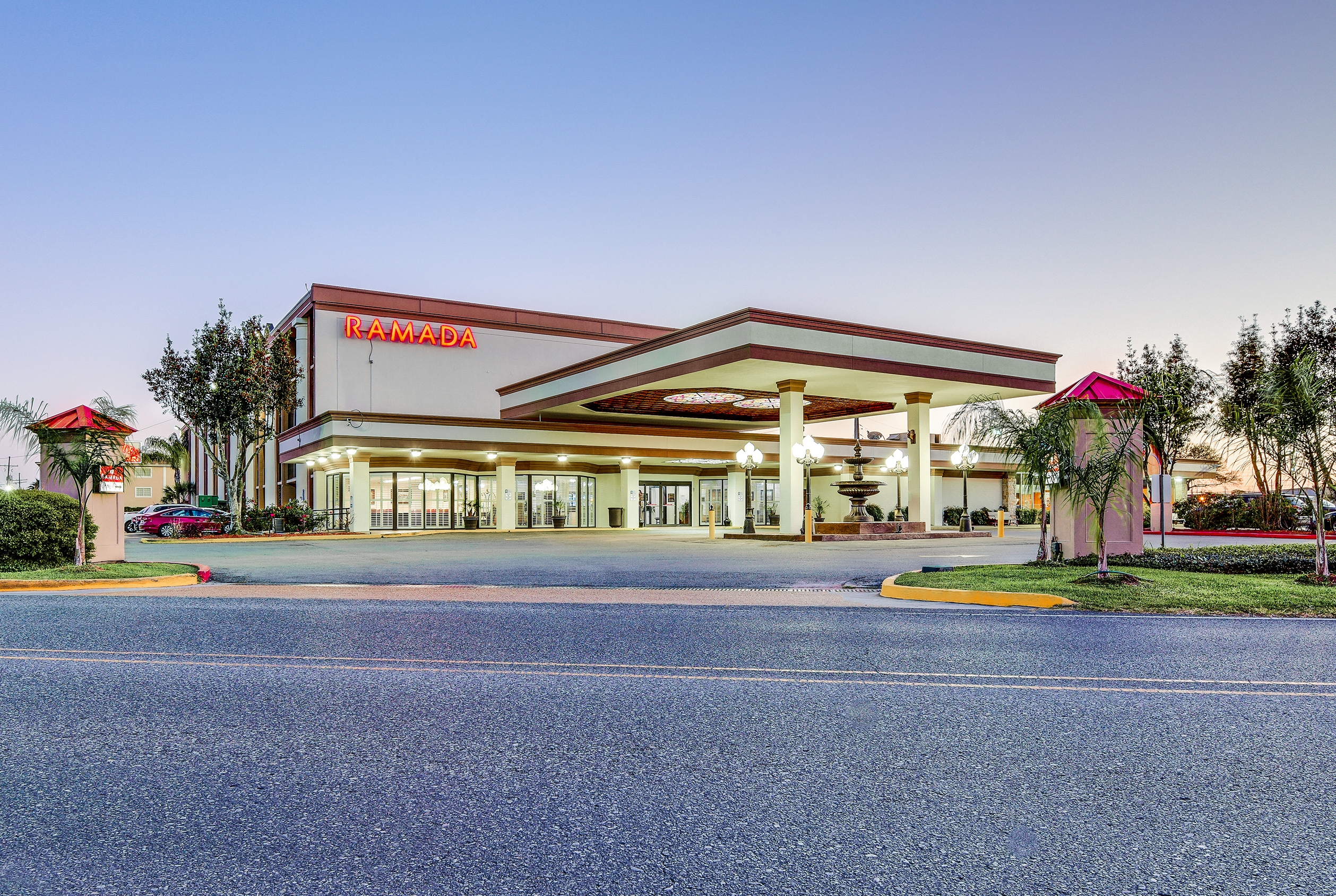 Ramada By Wyndham Metairie New Orleans Airport Metairie La Hotels