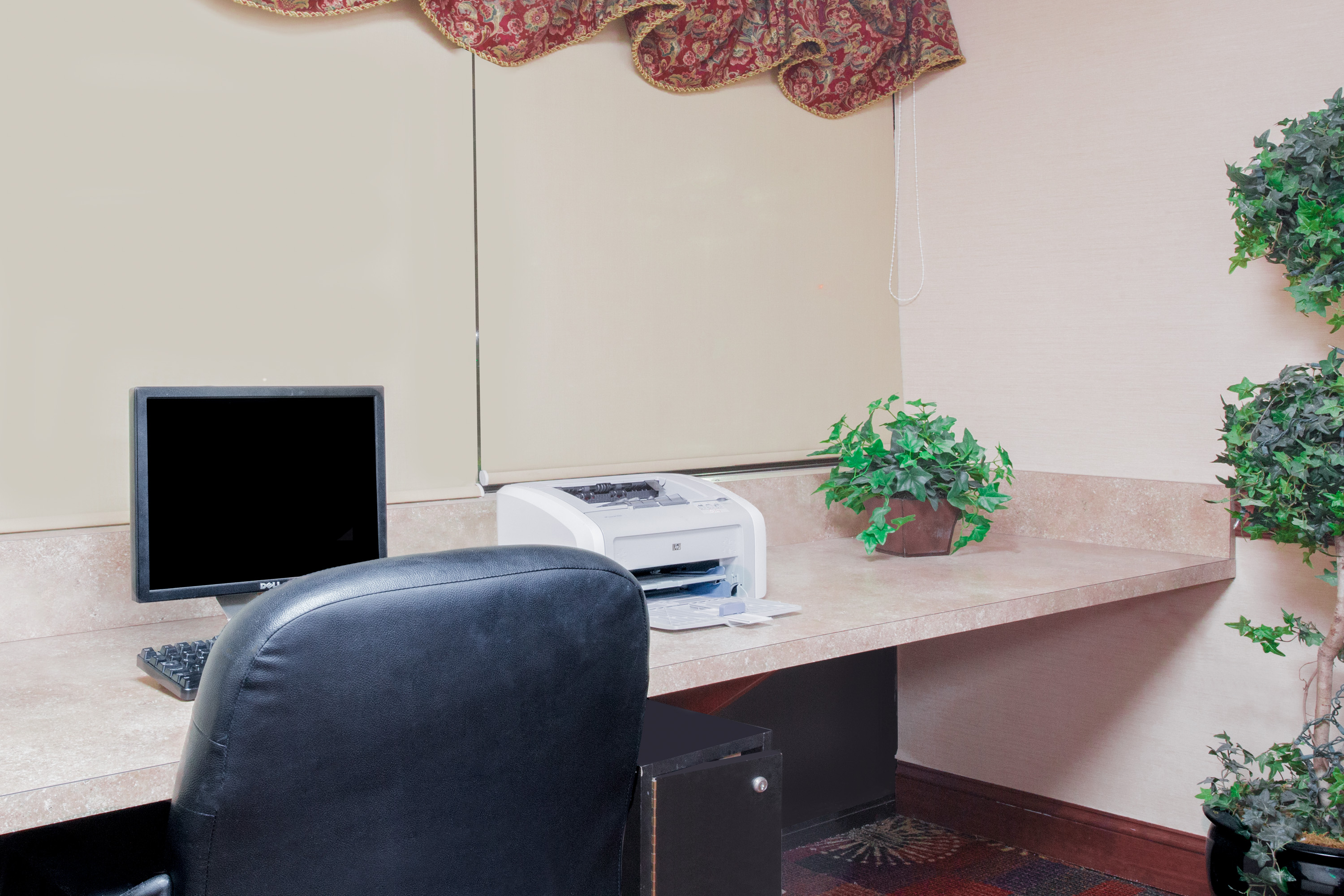 Ramada by Wyndham Edgewood Hotel & Conference Center business center in Edgewood, Maryland