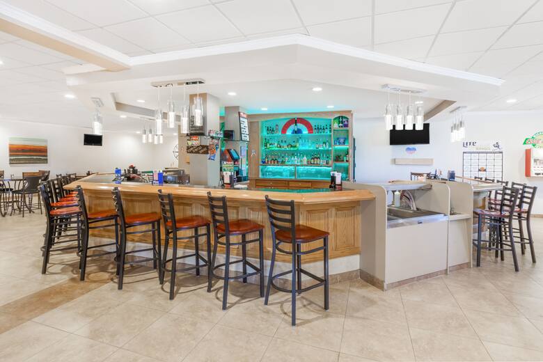 Ramada Grayling Hotel And Conference Center Hotels Mi Bar At Ramada Grayling Hotel And Conference Center In Michigan