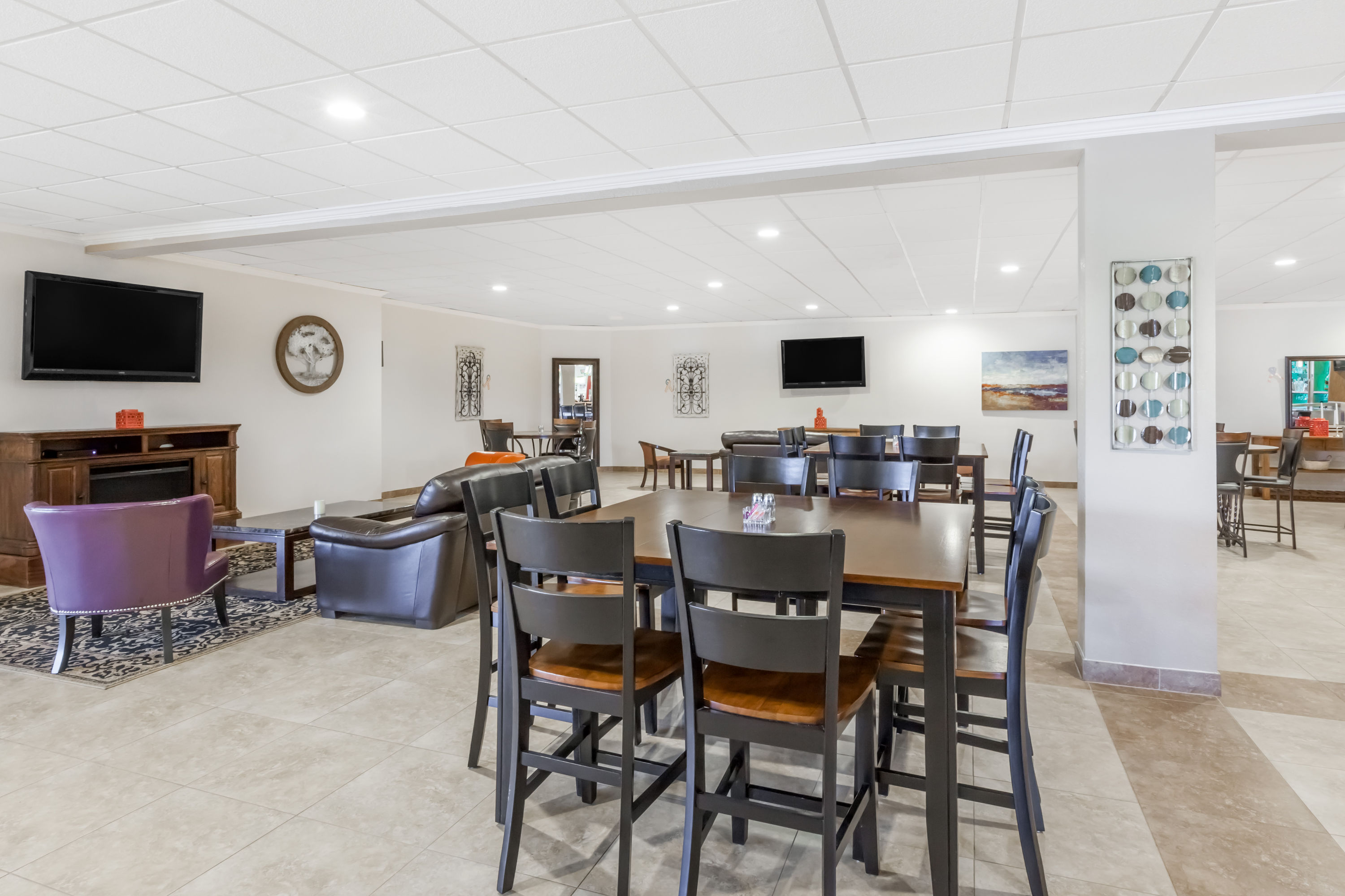 Bar at Ramada by Wyndham Grayling Hotel & Conference Center in Grayling, Michigan