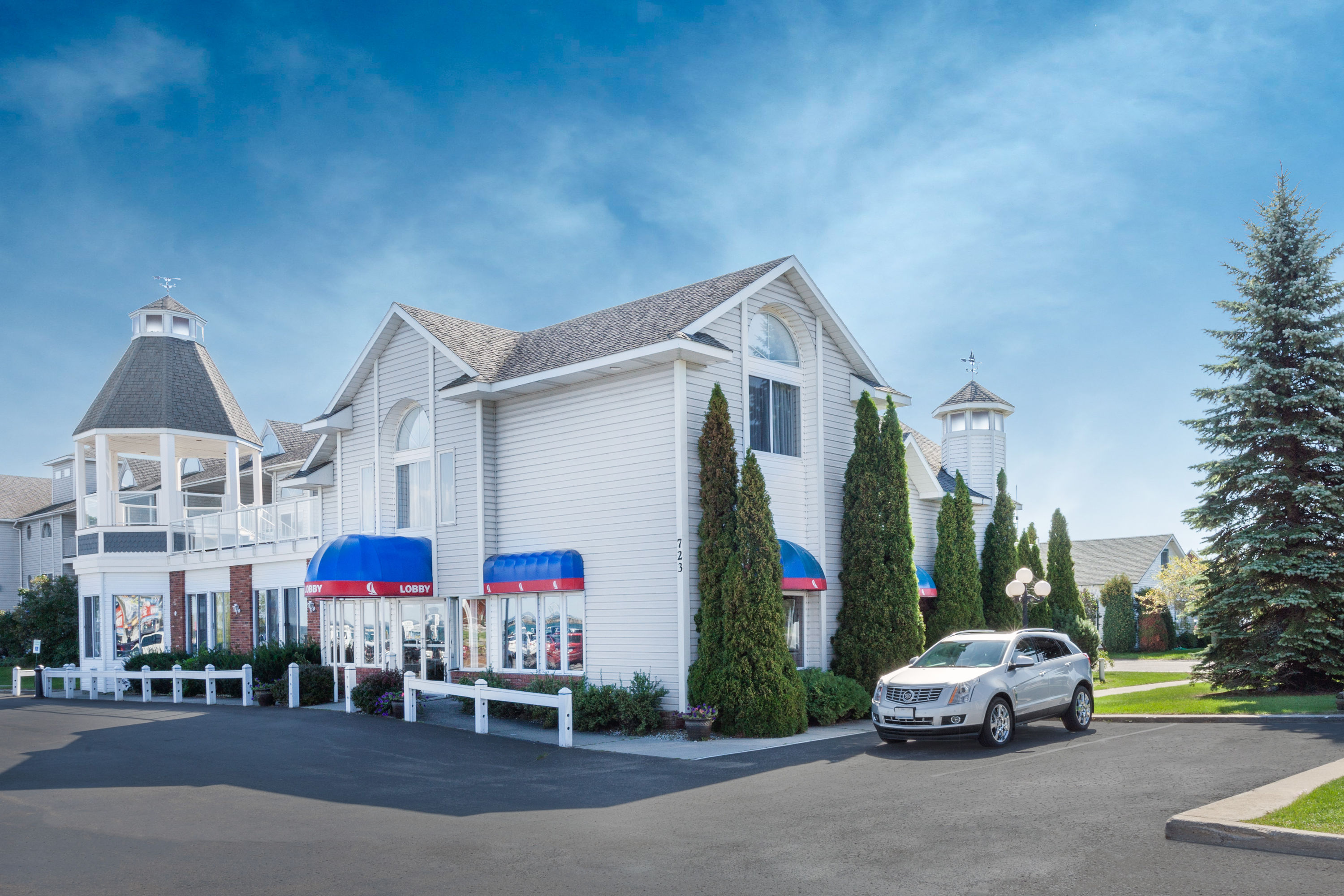 Exterior Day Image of Ramada by Wyndham Mackinaw City Waterfront hotel in Mackinaw City, Michigan