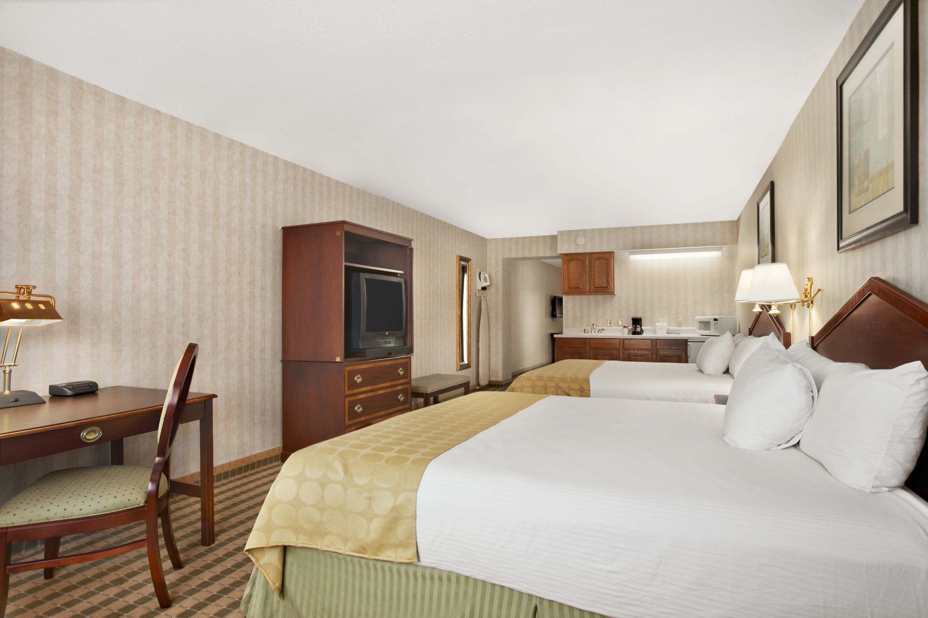 Ramada by Wyndham Saginaw Hotel & Suites suite in Saginaw, Michigan