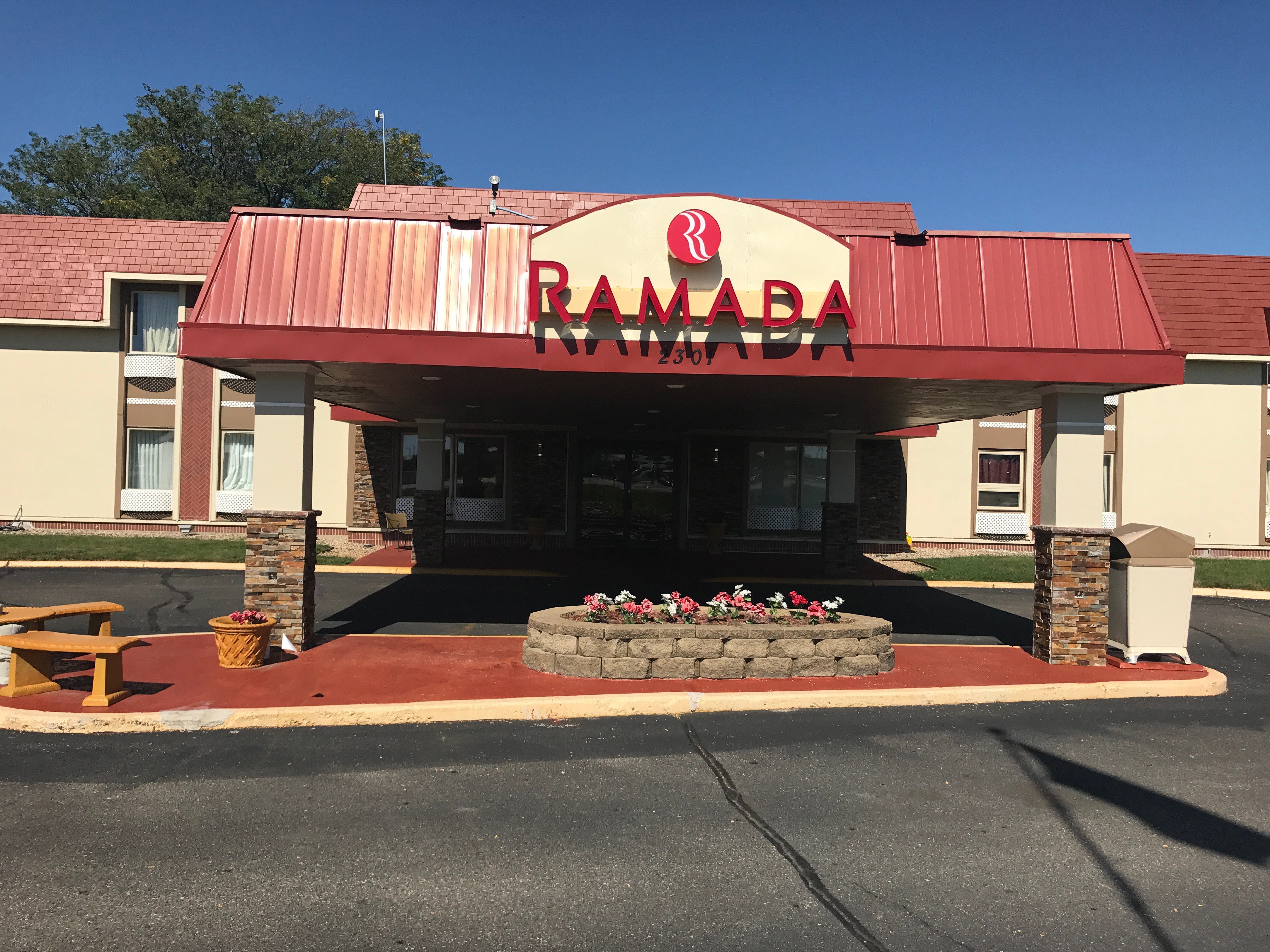 Ramada By Wyndham Albert Lea Albert Lea Mn Hotels