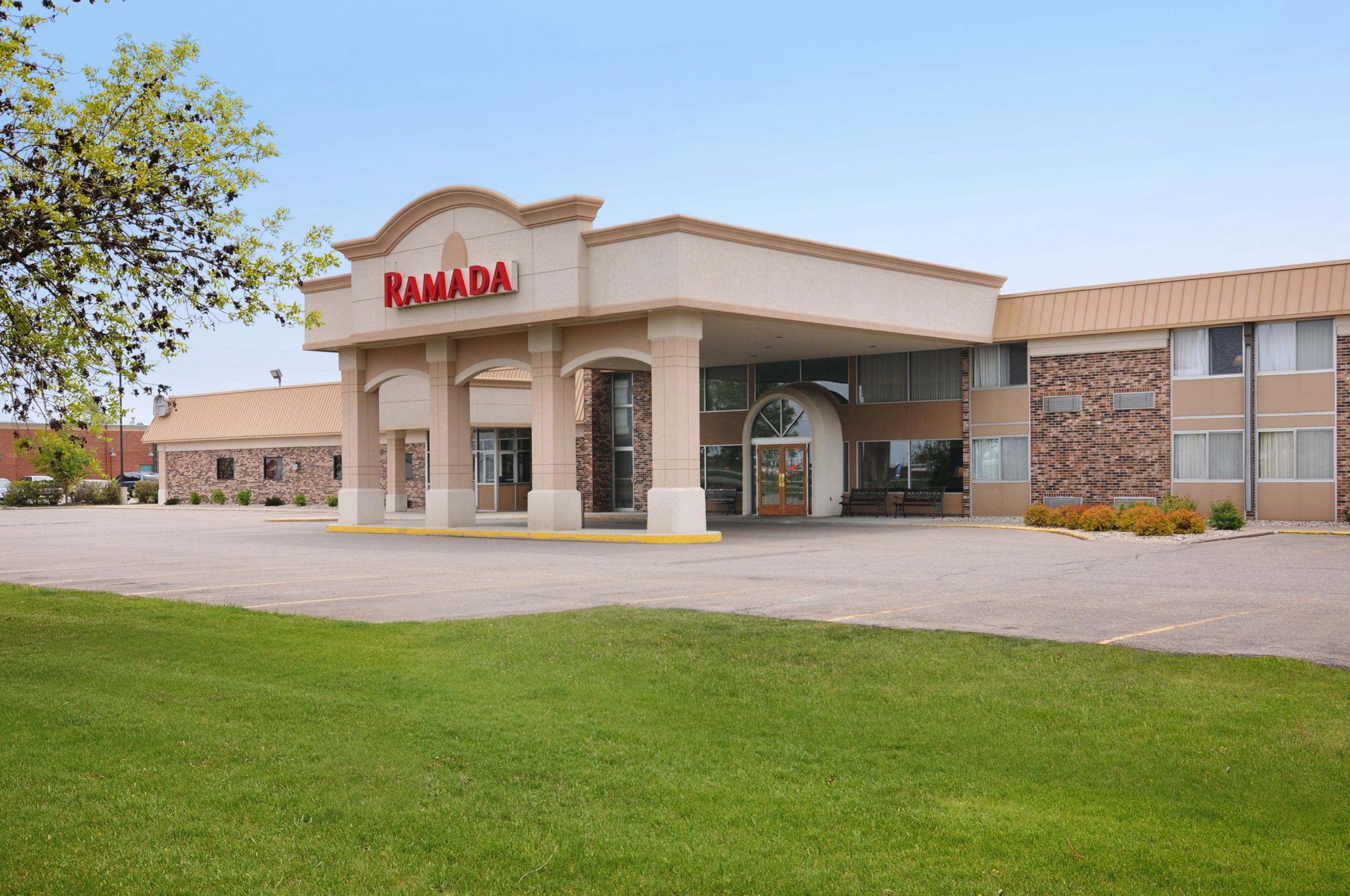 Ramada by Wyndham Marshall  Marshall  MN  Hotels